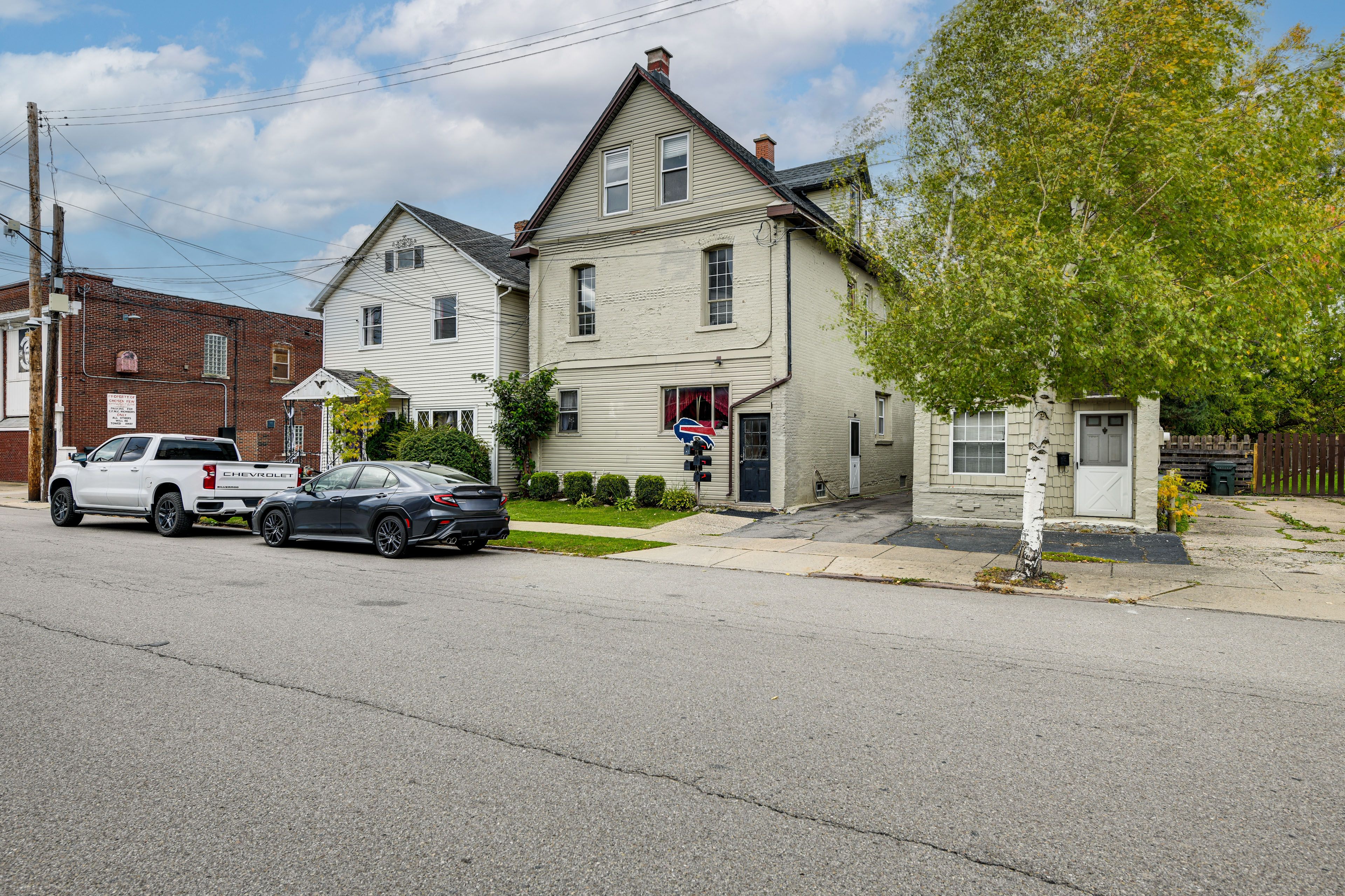 Building Exterior | Street Parking (First-Come, First-Served)