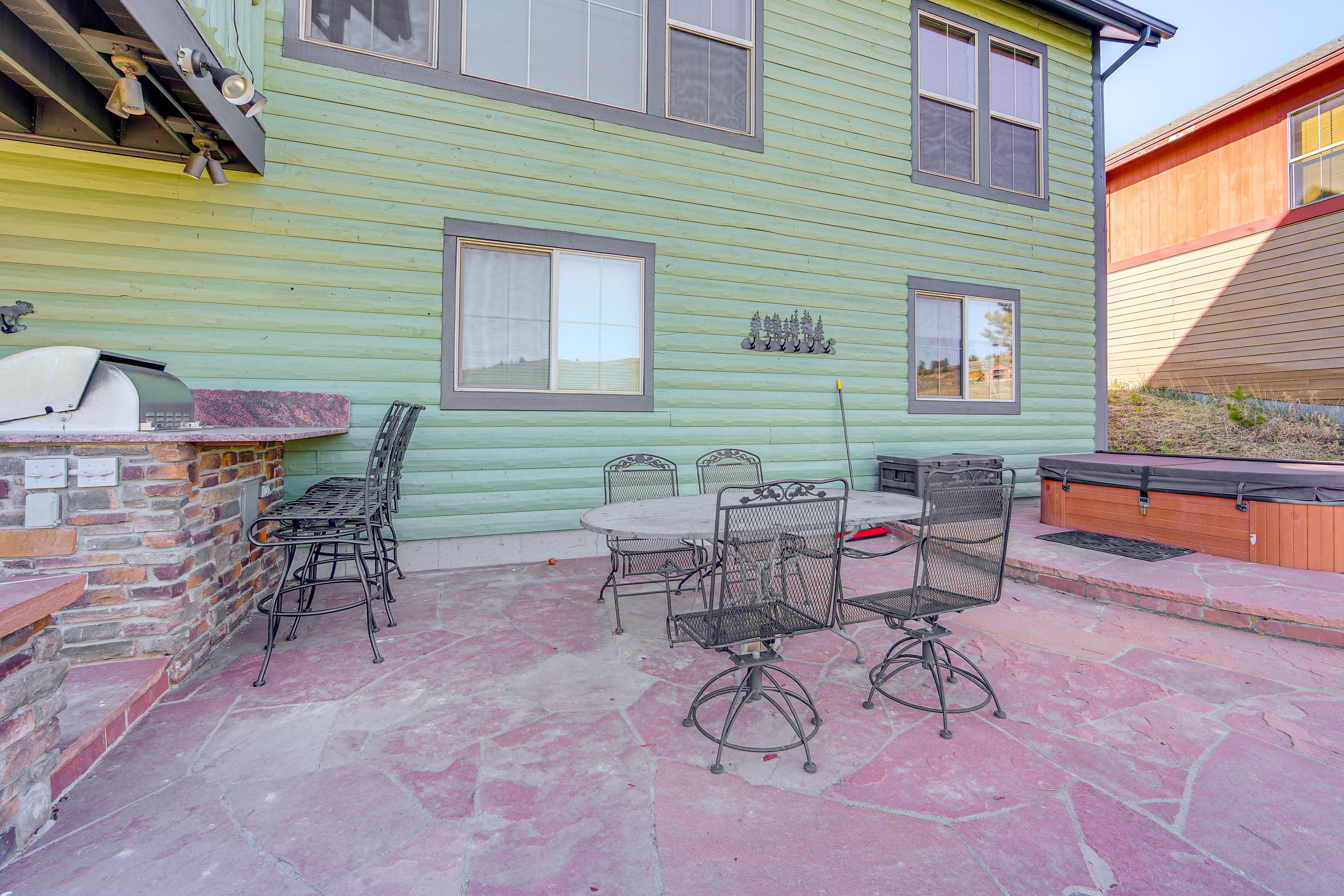 Patio | Outdoor Dining | Bar Seating