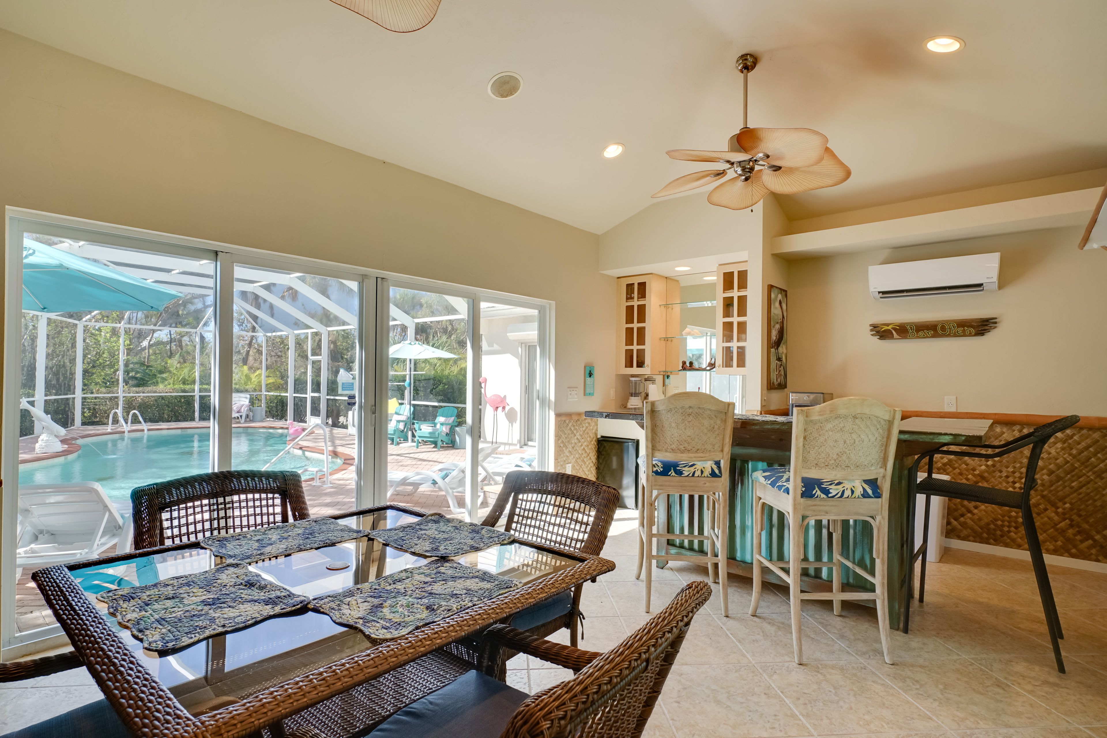 Pool House | Wet Bar | Self Check-In
