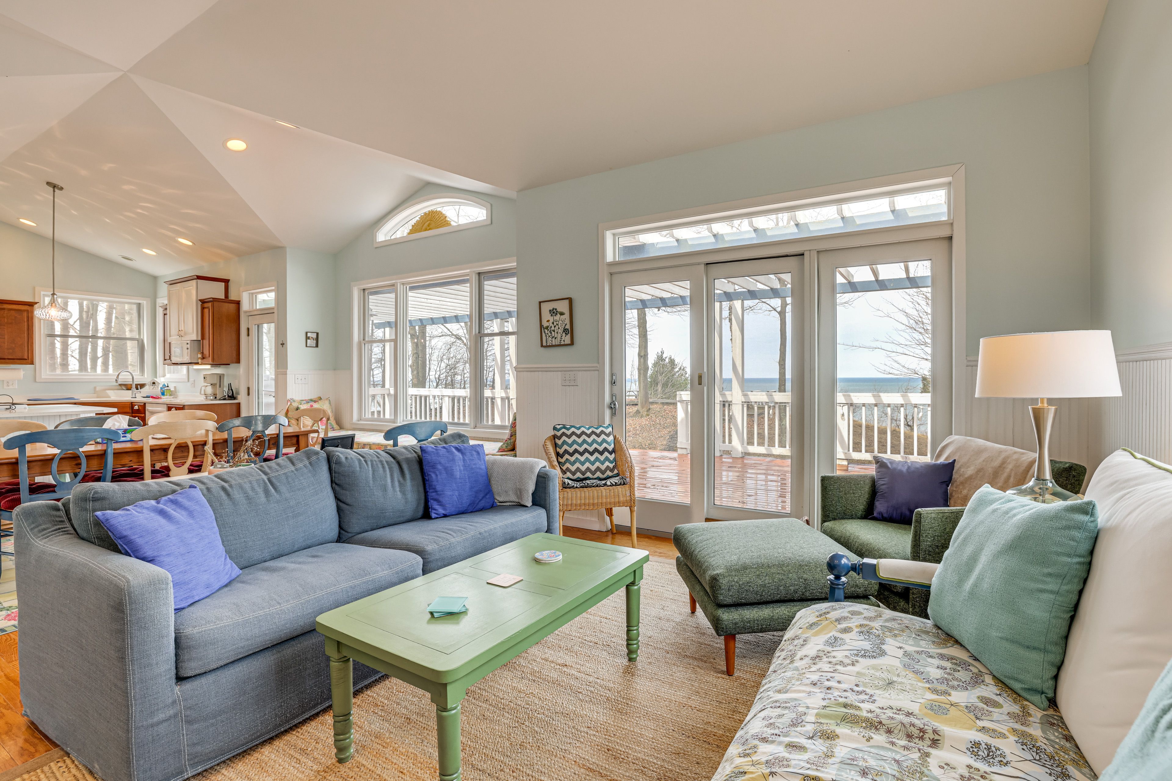 Living Room | 2nd Floor | Free WiFi | Fireplace | Board Games