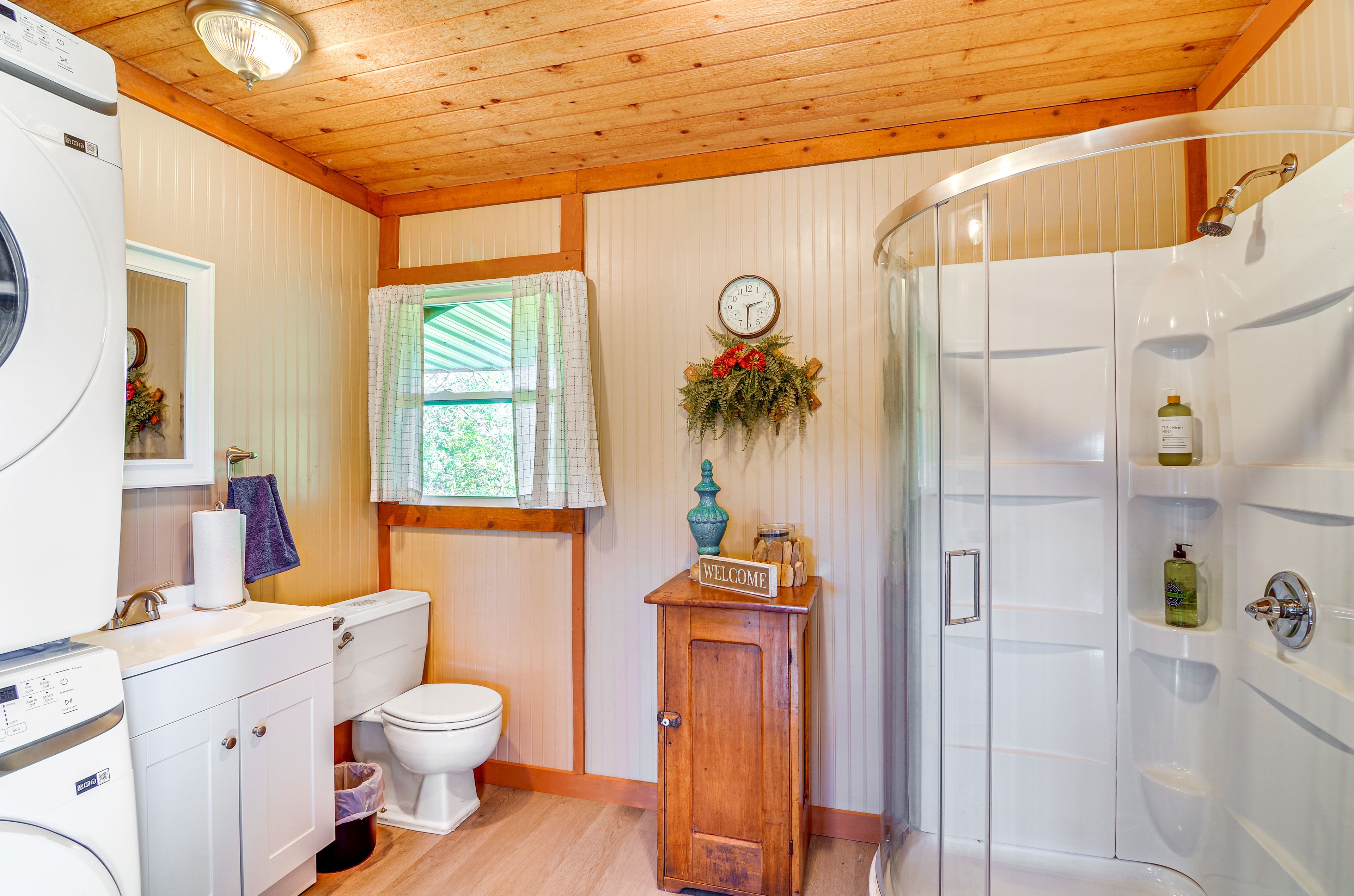 Full Bathroom | In-Unit Washer & Dryer