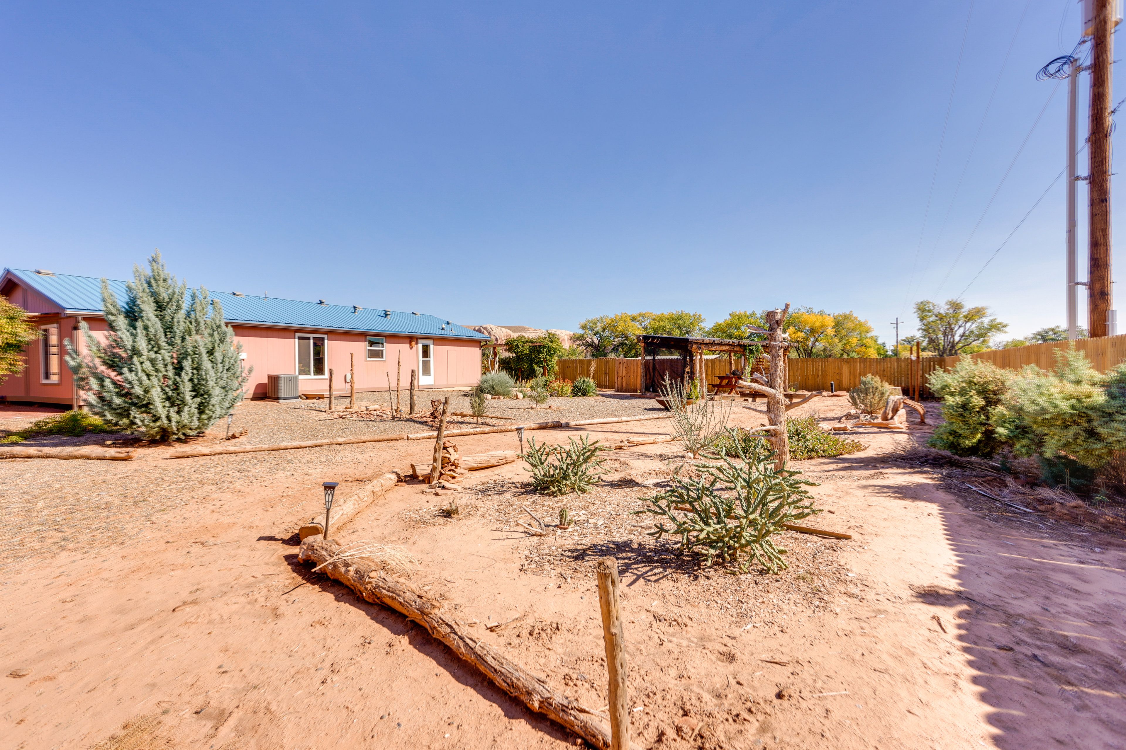 Property Exterior | Gravel Driveway (2 Vehicles)