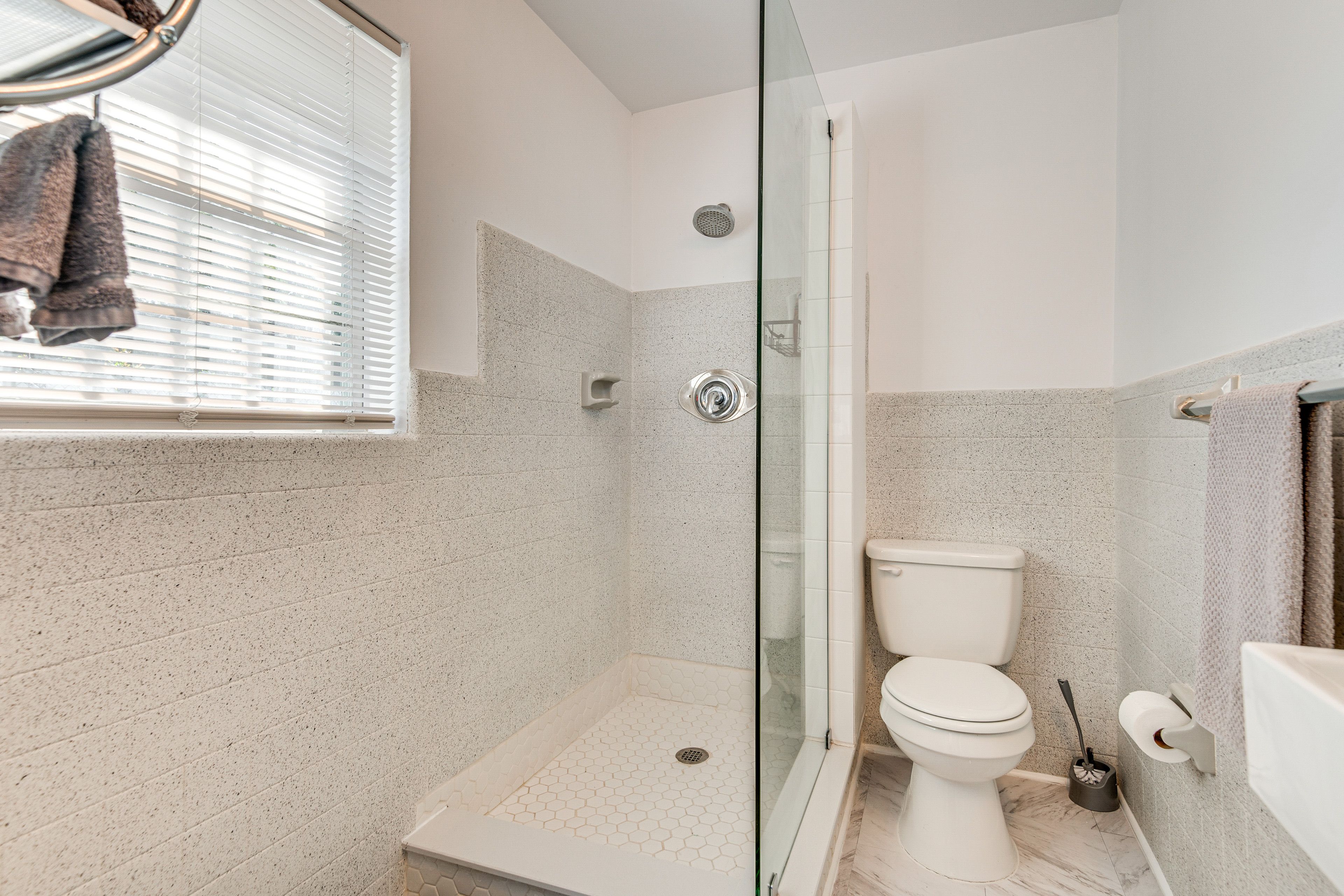 Full Bathroom | Towels Provided