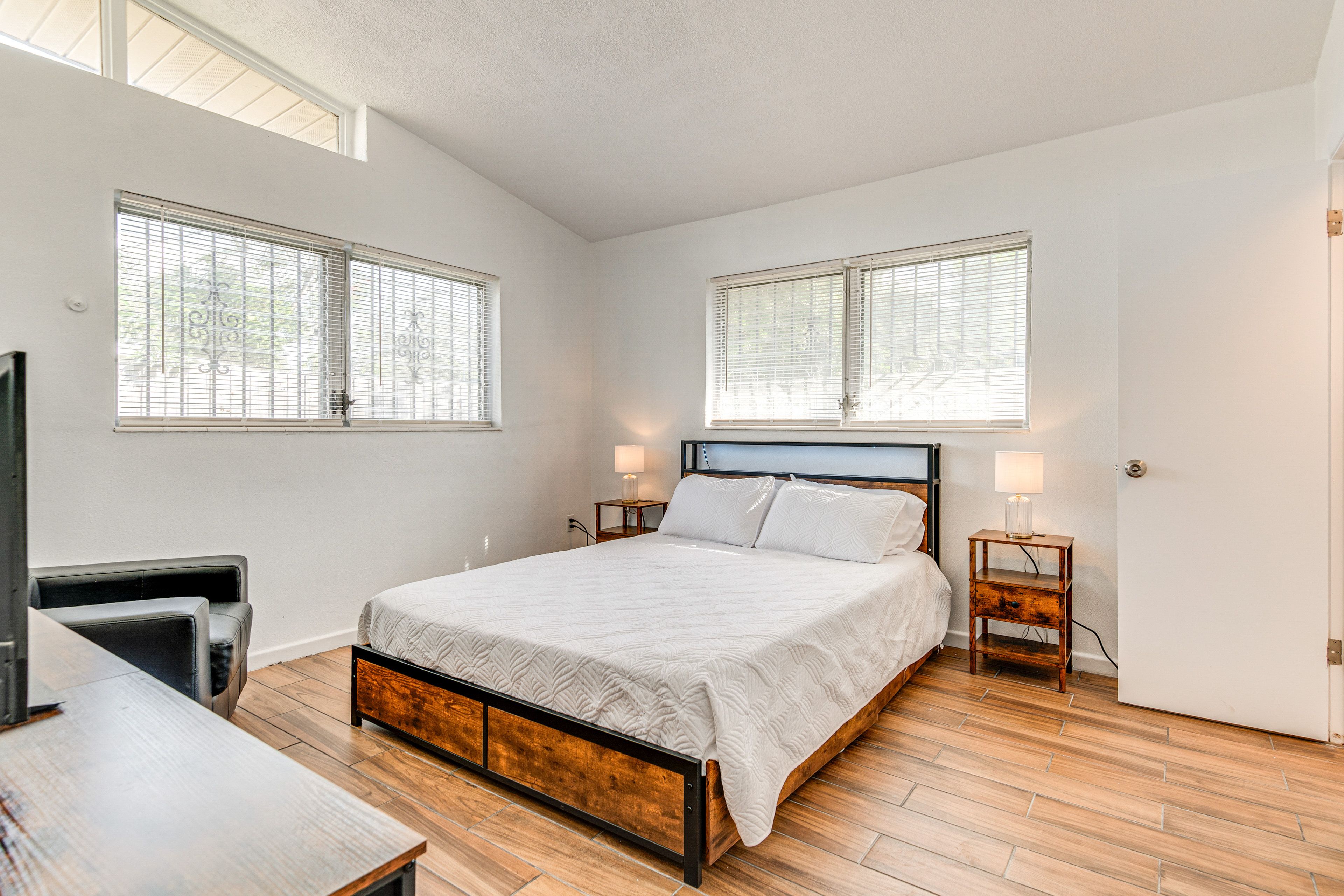 Bedroom 1 | Queen Bed | Linens Provided