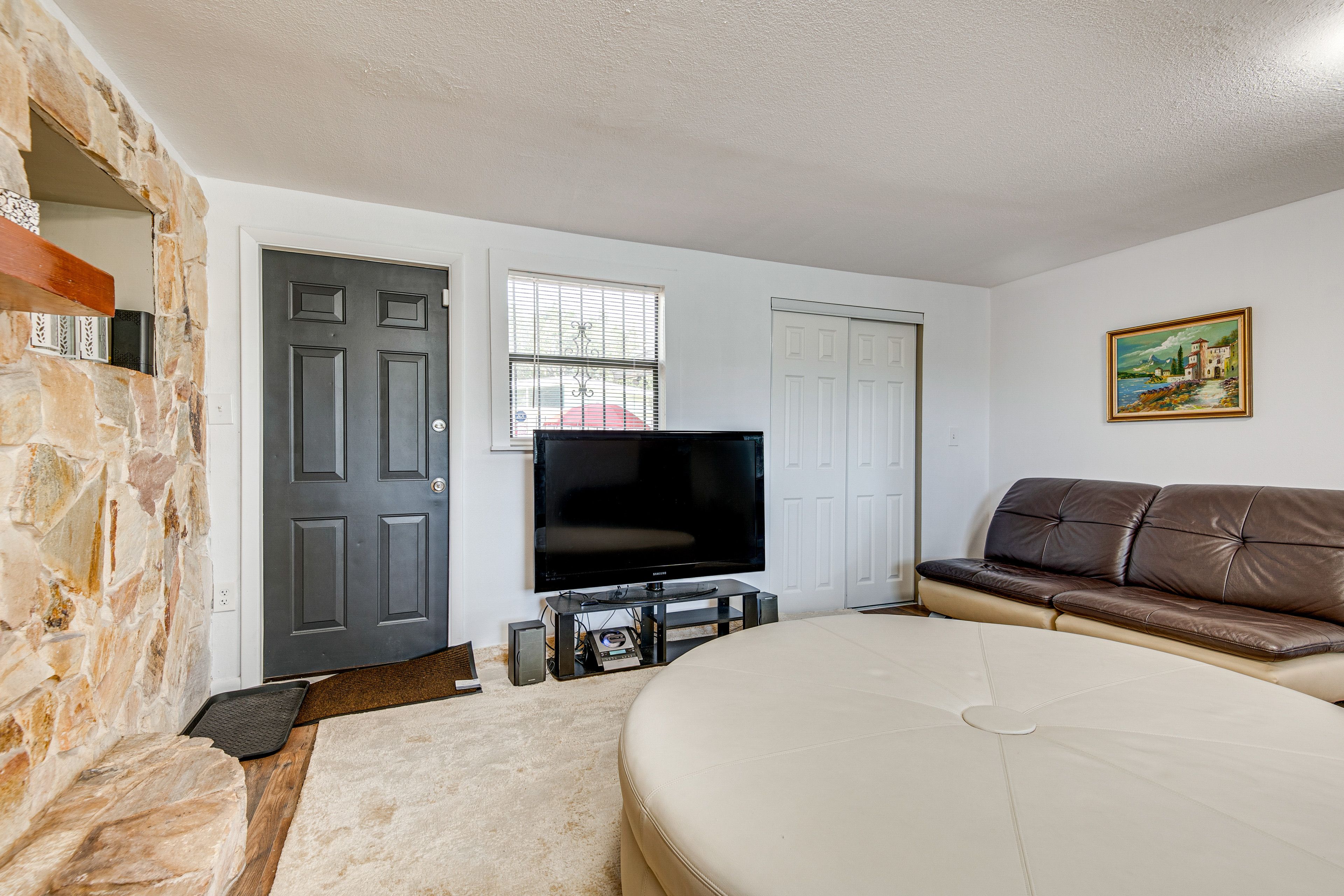 Living Room | Free WiFi