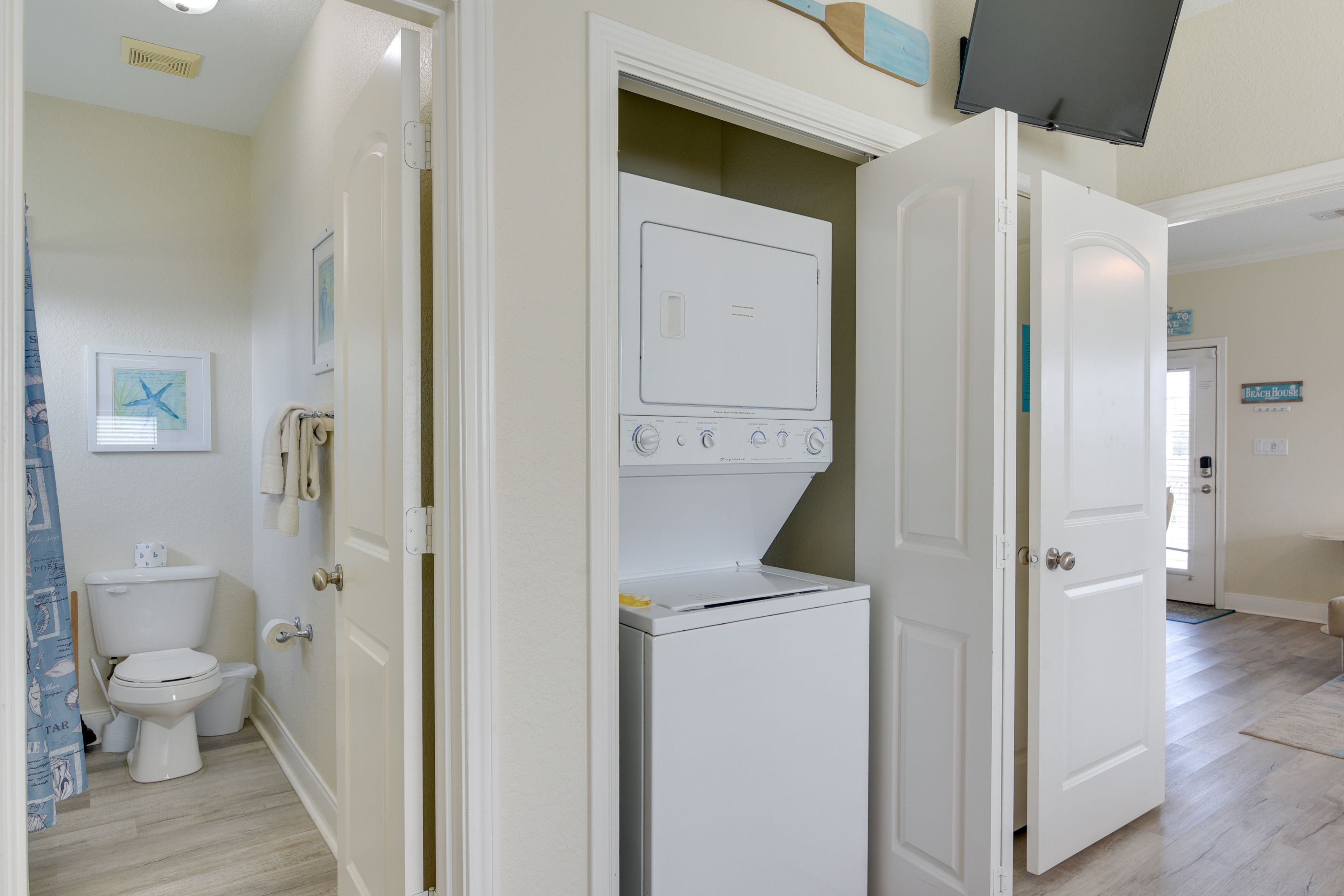 Laundry Closet | Washer & Dryer