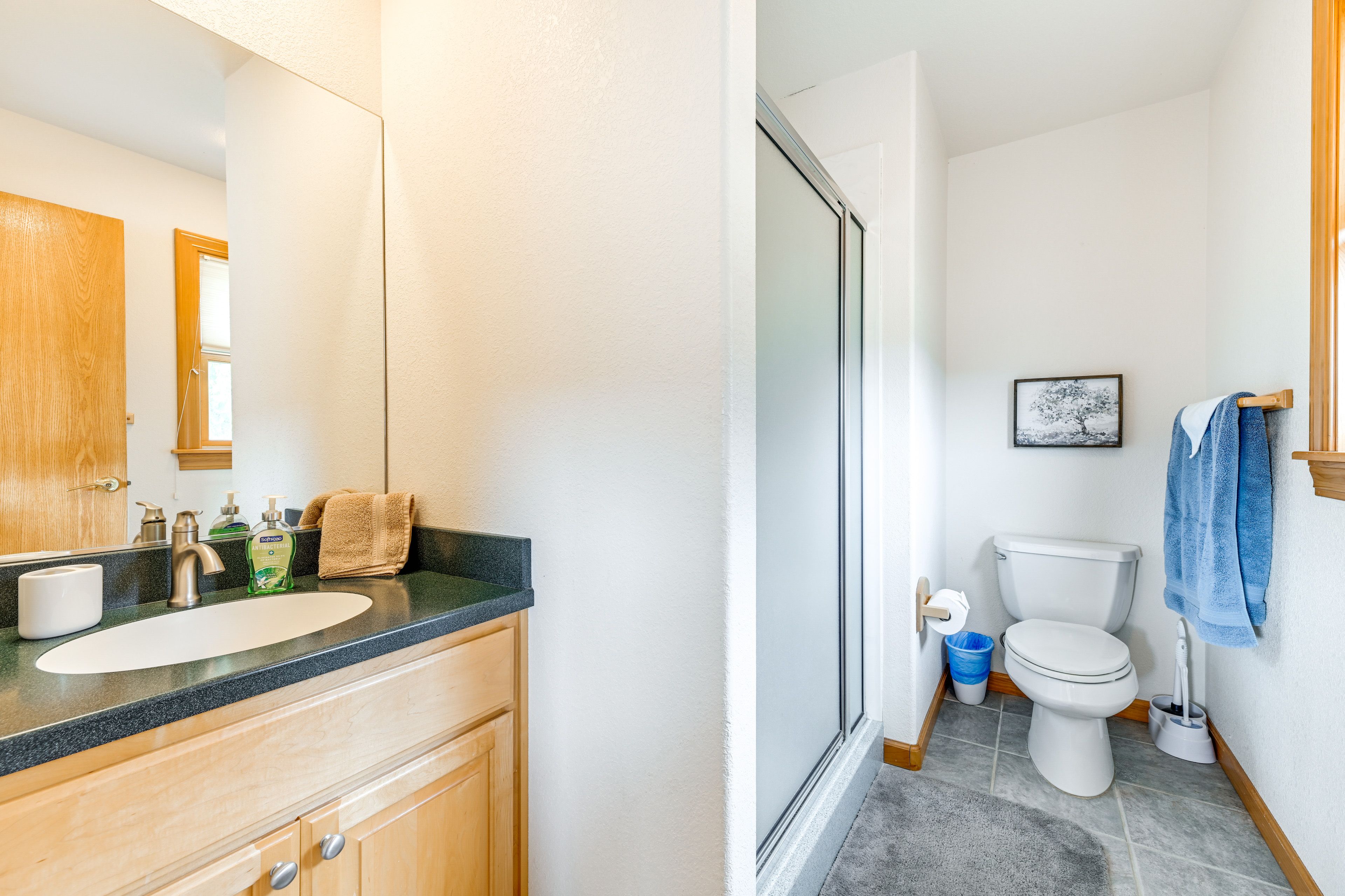 Full Bathroom | Towels Provided
