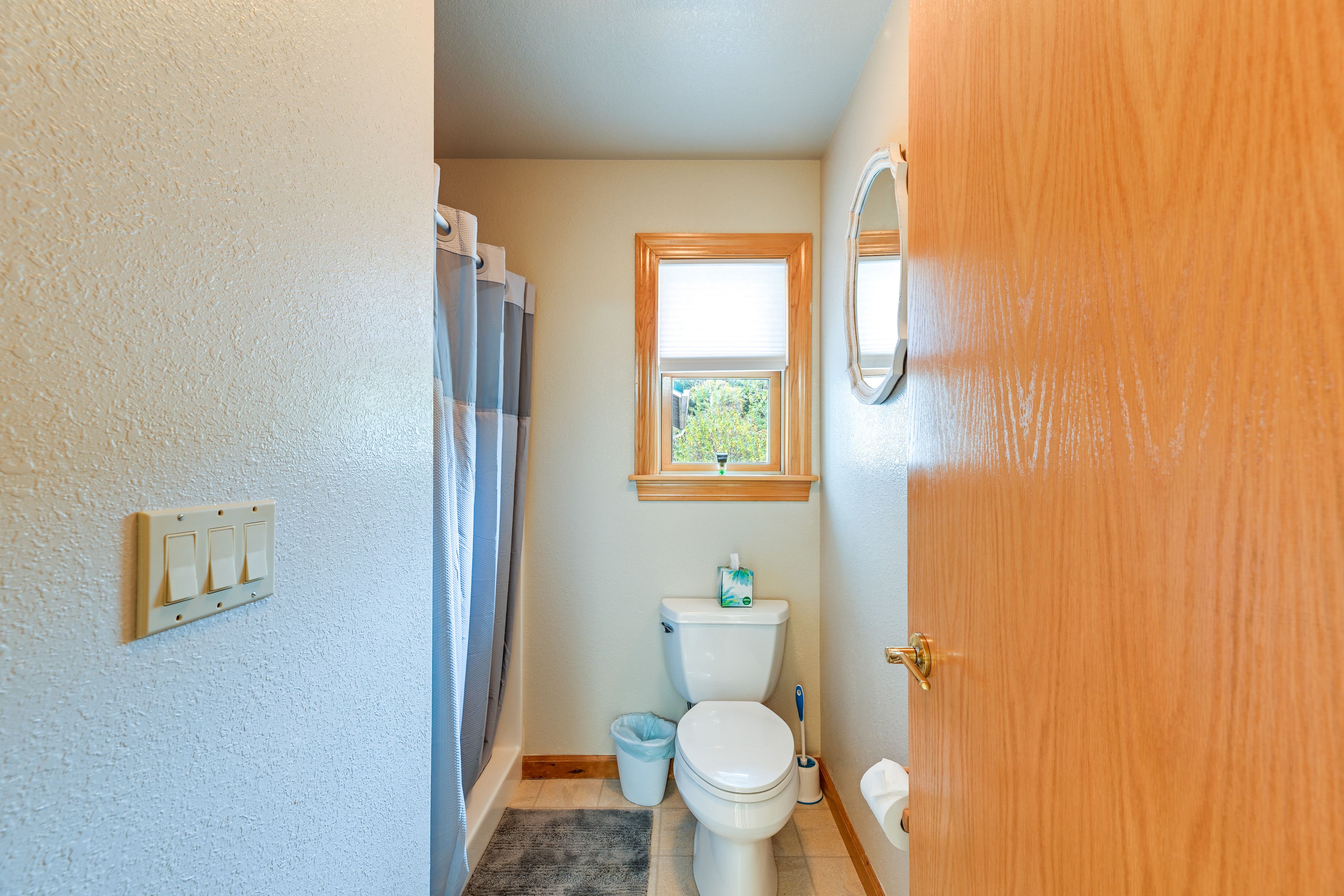 Full Bathroom | Complimentary Toiletries