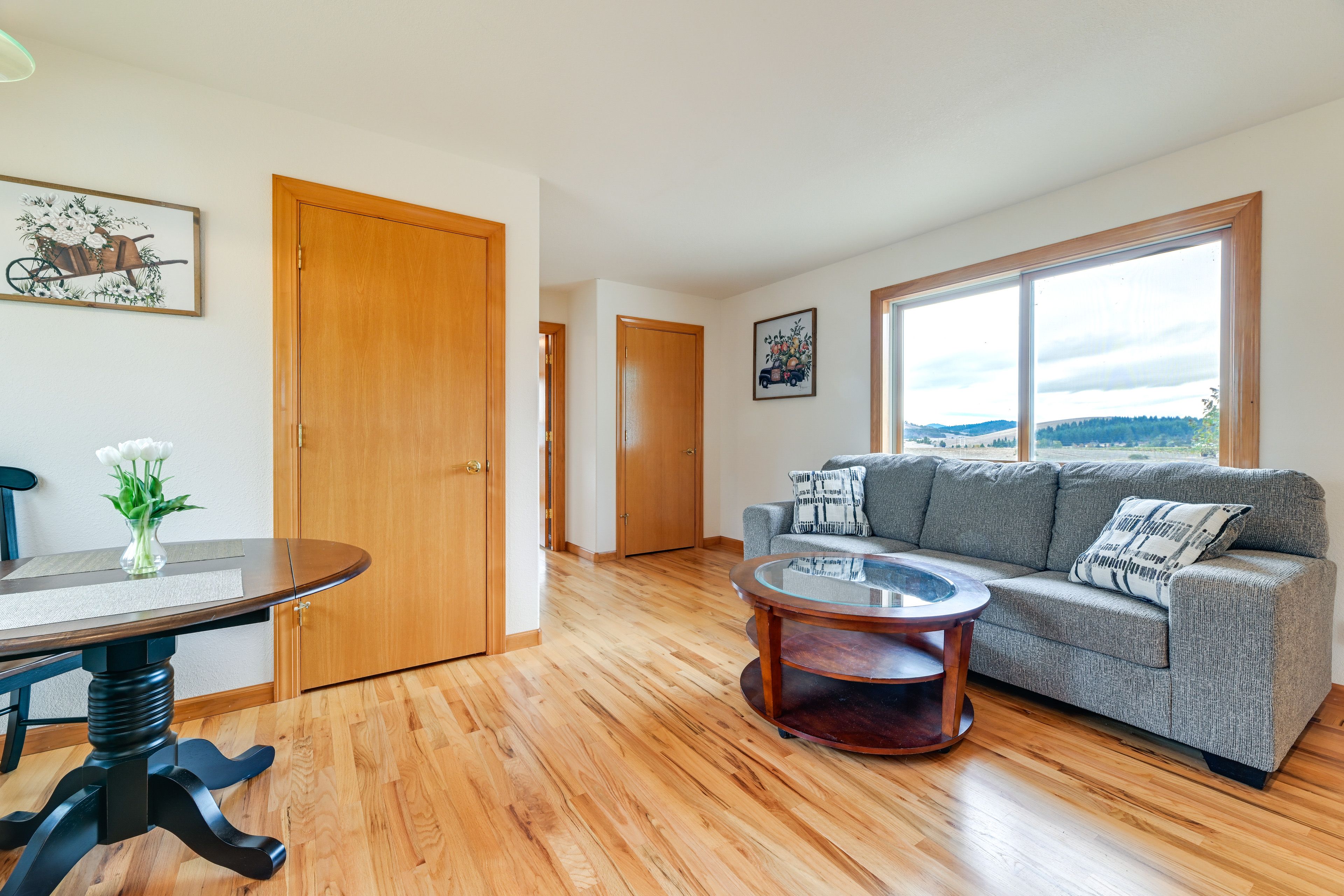 Living Area | Free WiFi | Central A/C & Heating