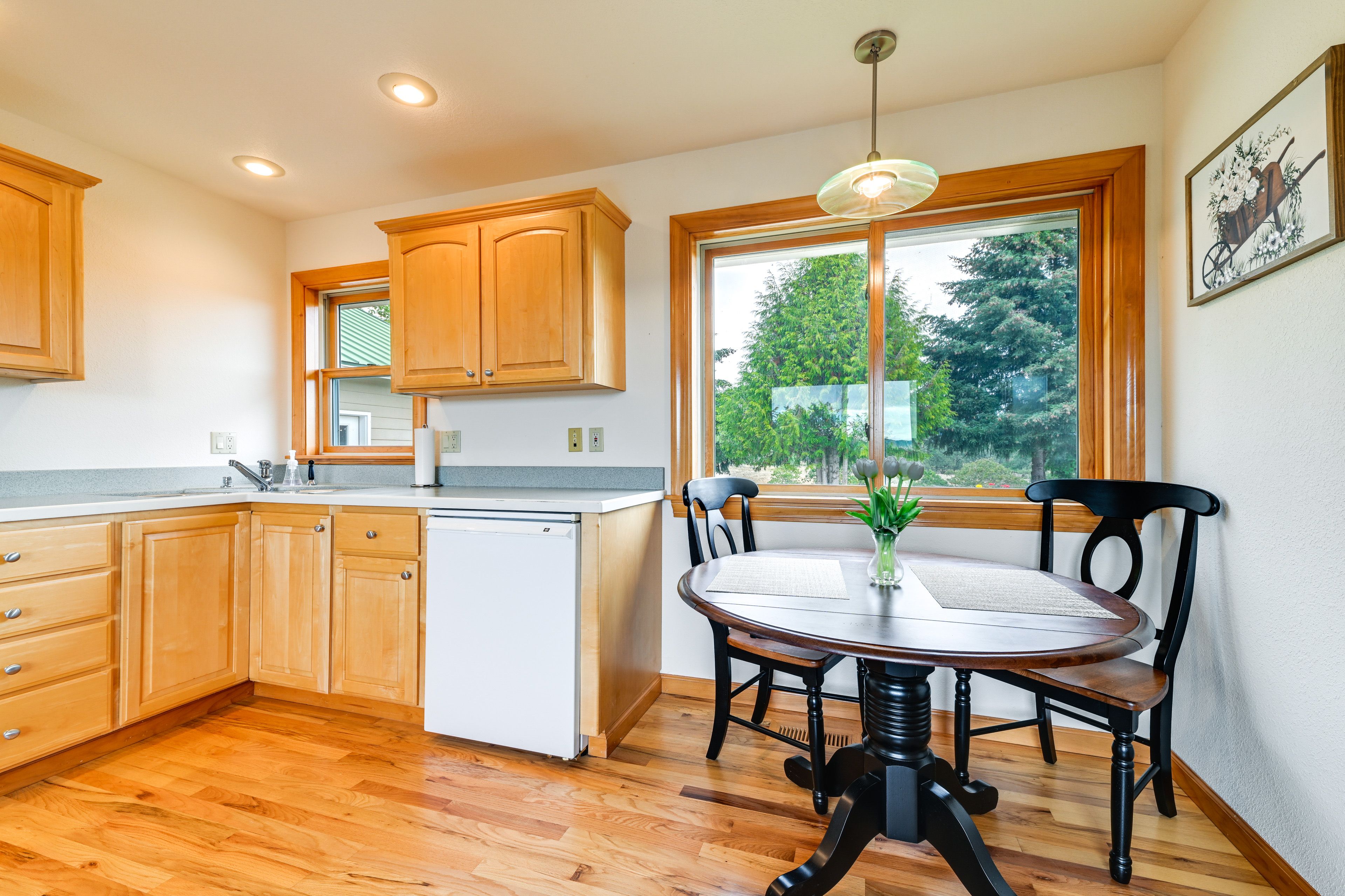Dining Area | Dishware & Flatware