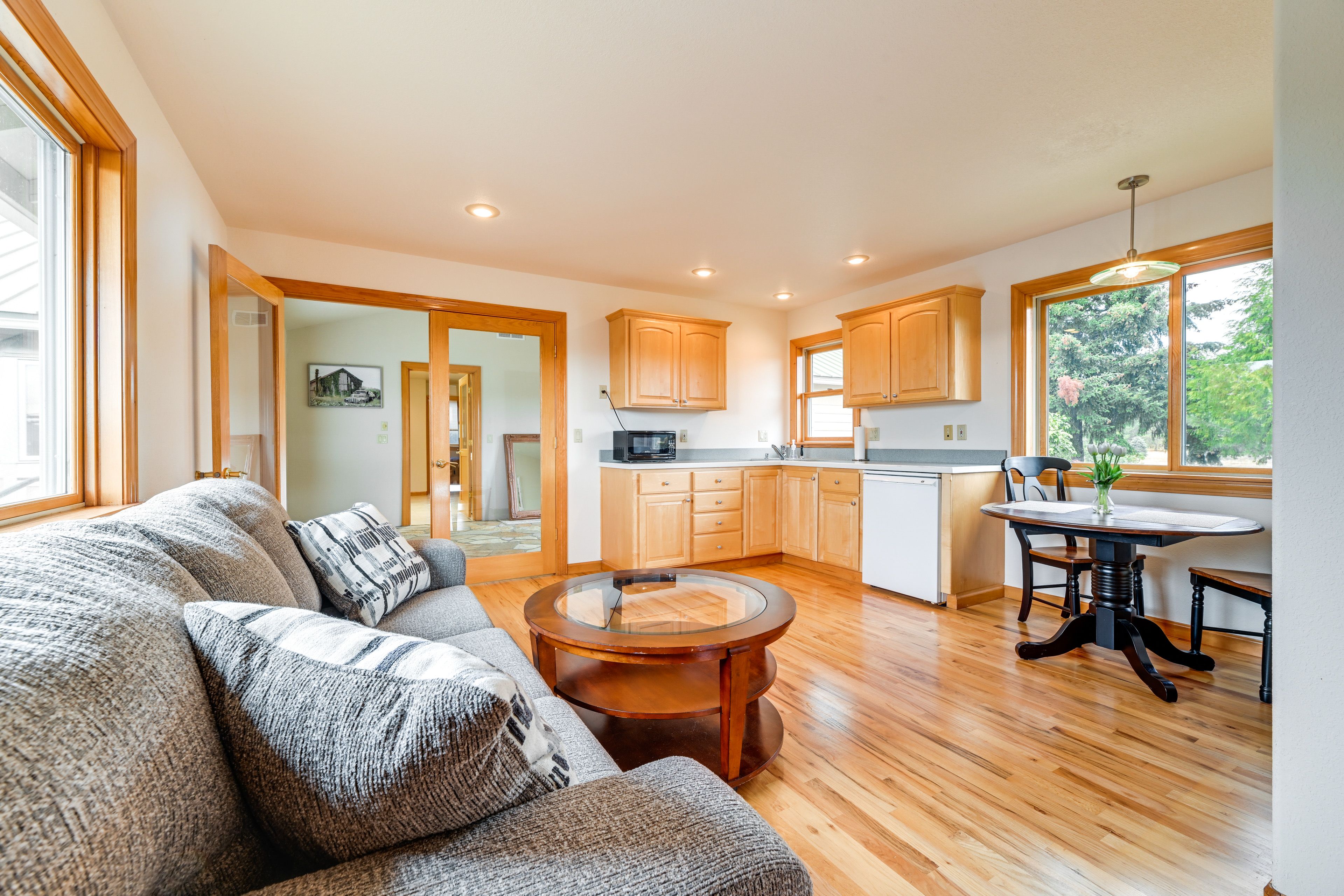 Oakland Vacation Rental | 1BR | 2BA | 3 Steps to Enter | 300 Sq Ft