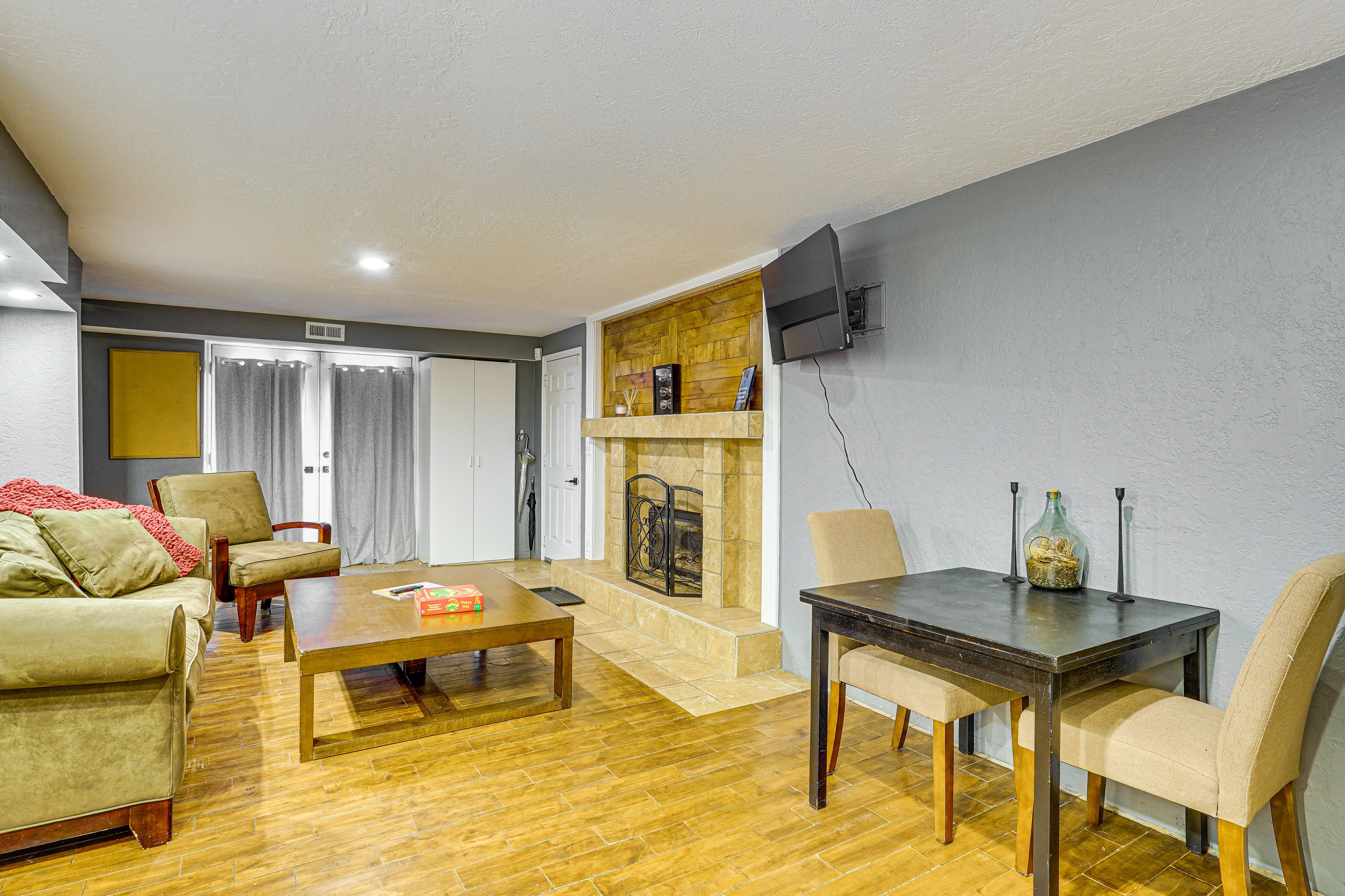 Downstairs Living Room | Lower Level | Fireplace | Smart TV