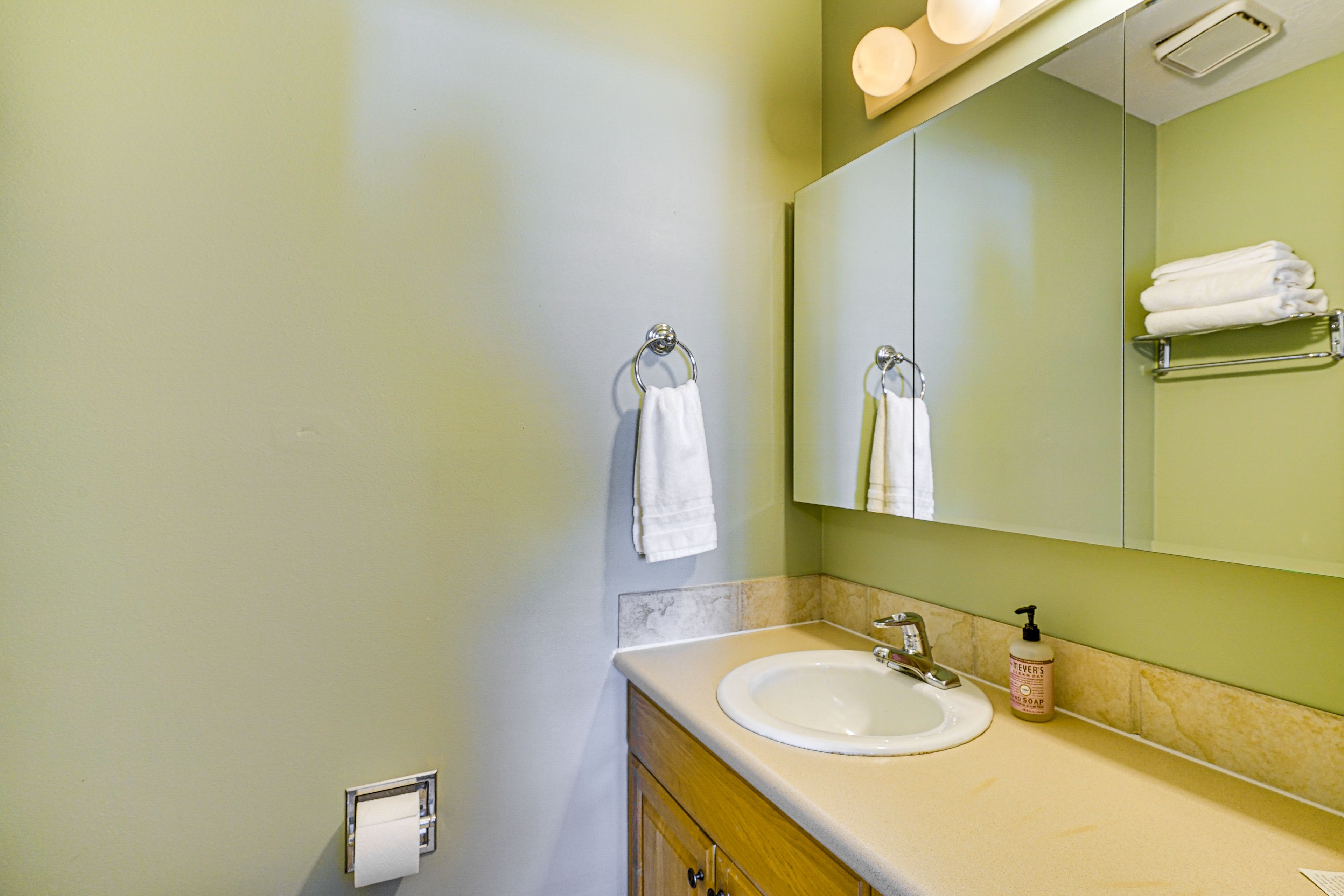En-Suite Bathroom | Upper Level