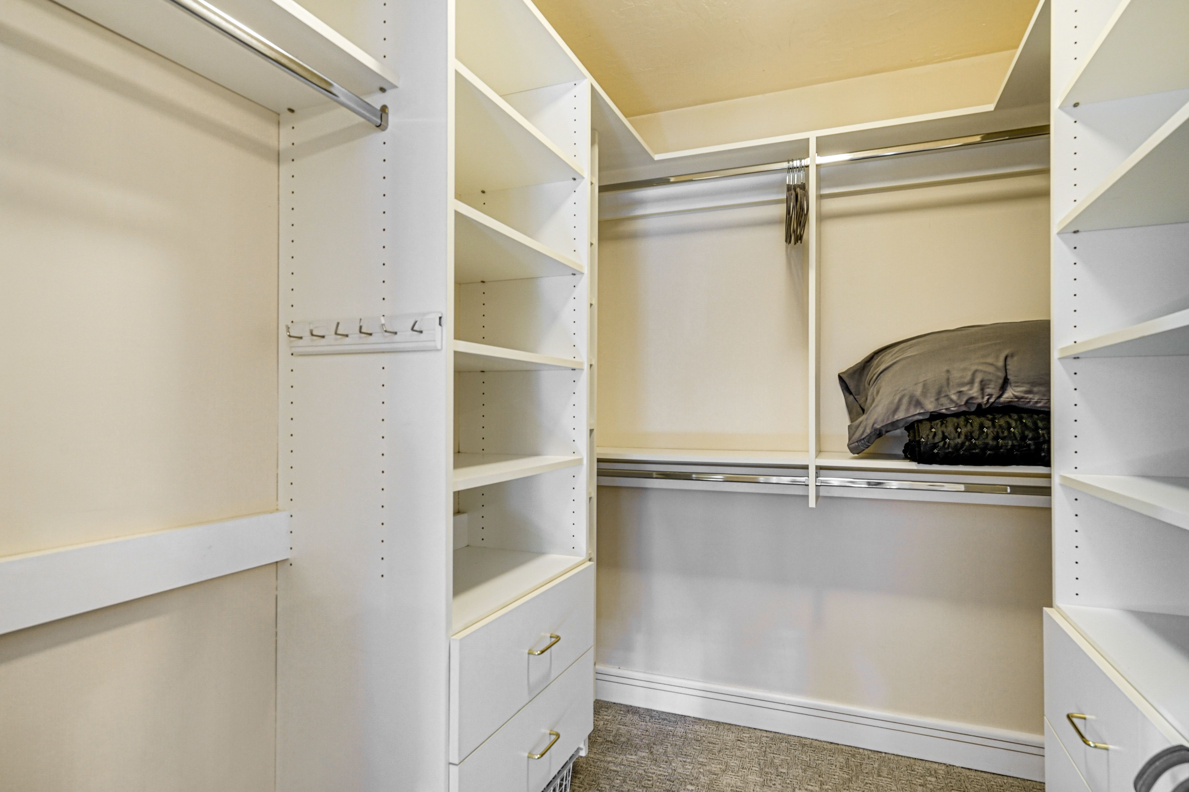 Walk-In Closet | Upper Level