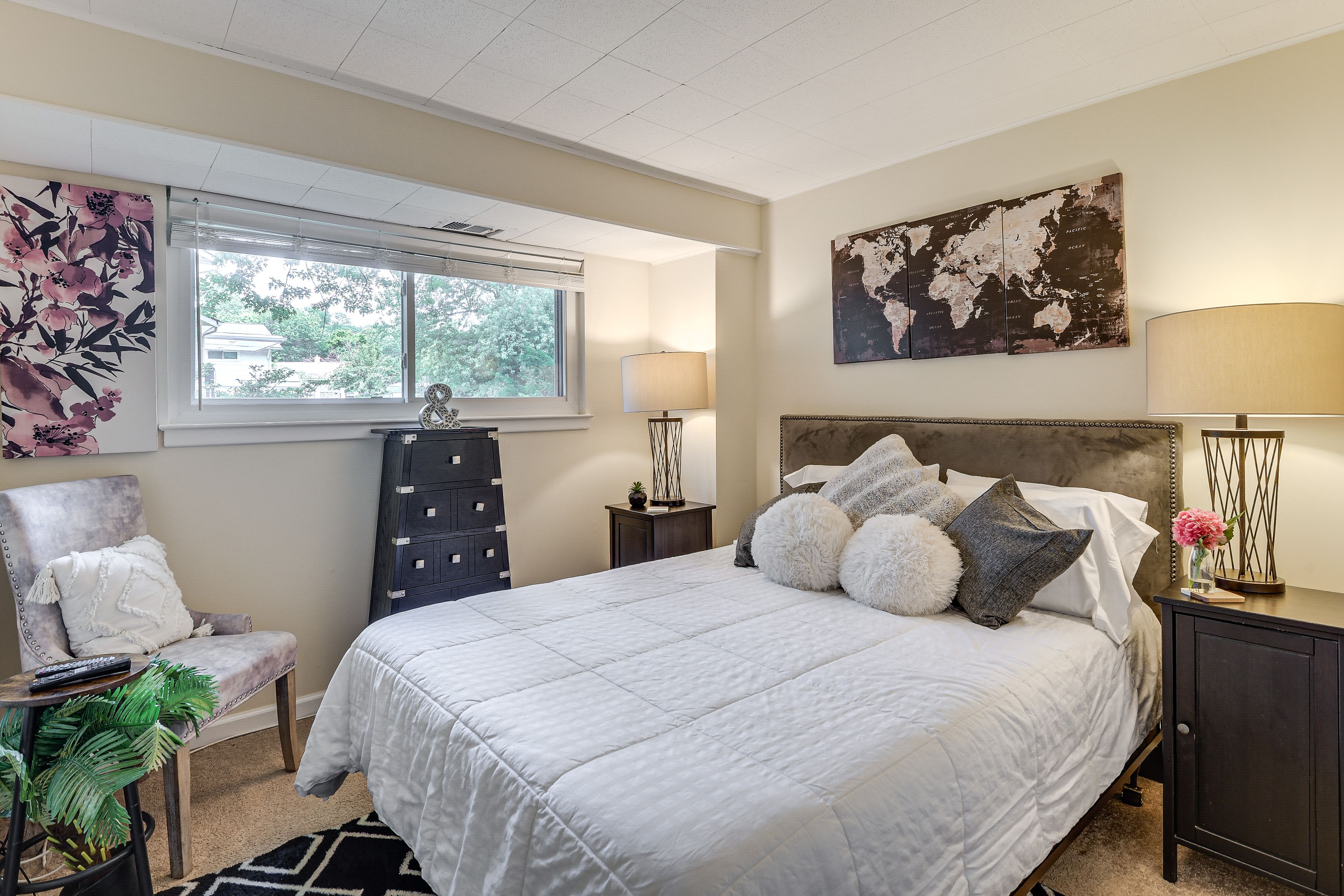 Bedroom | Queen Bed | Linens Provided