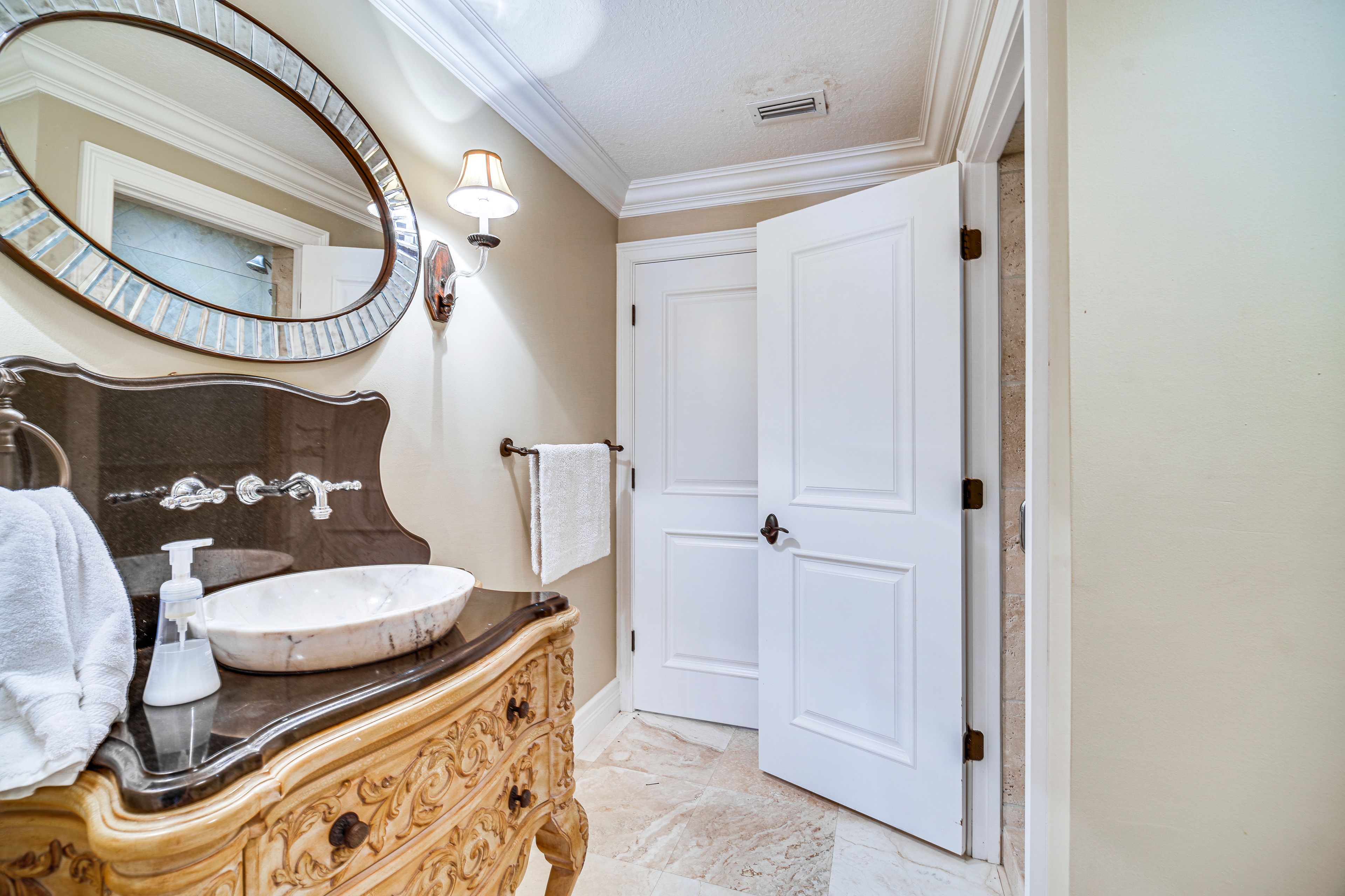 En-Suite Bathroom | 1st Floor
