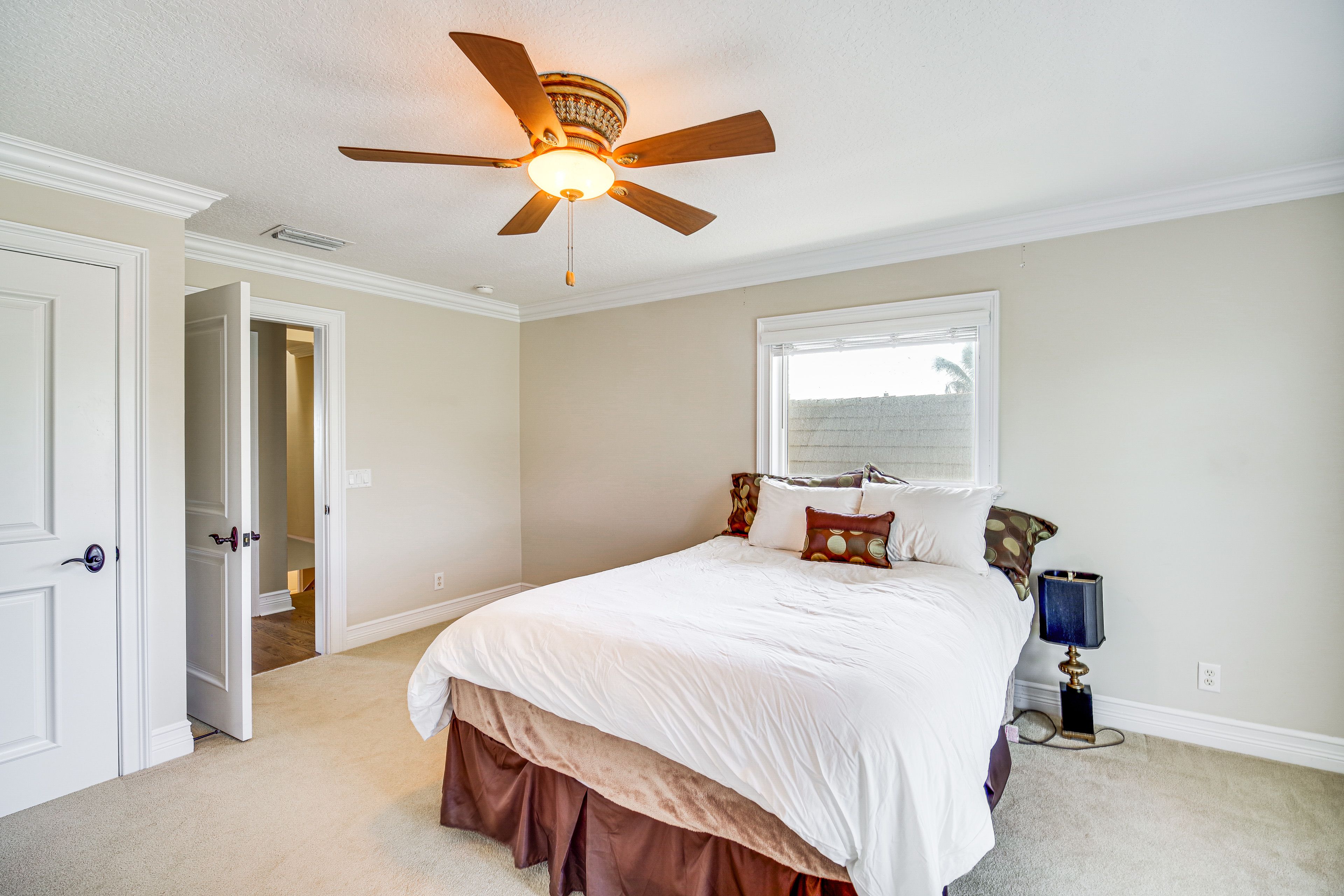 Bedroom 2 | 2nd Floor | Queen Bed | Smart TV