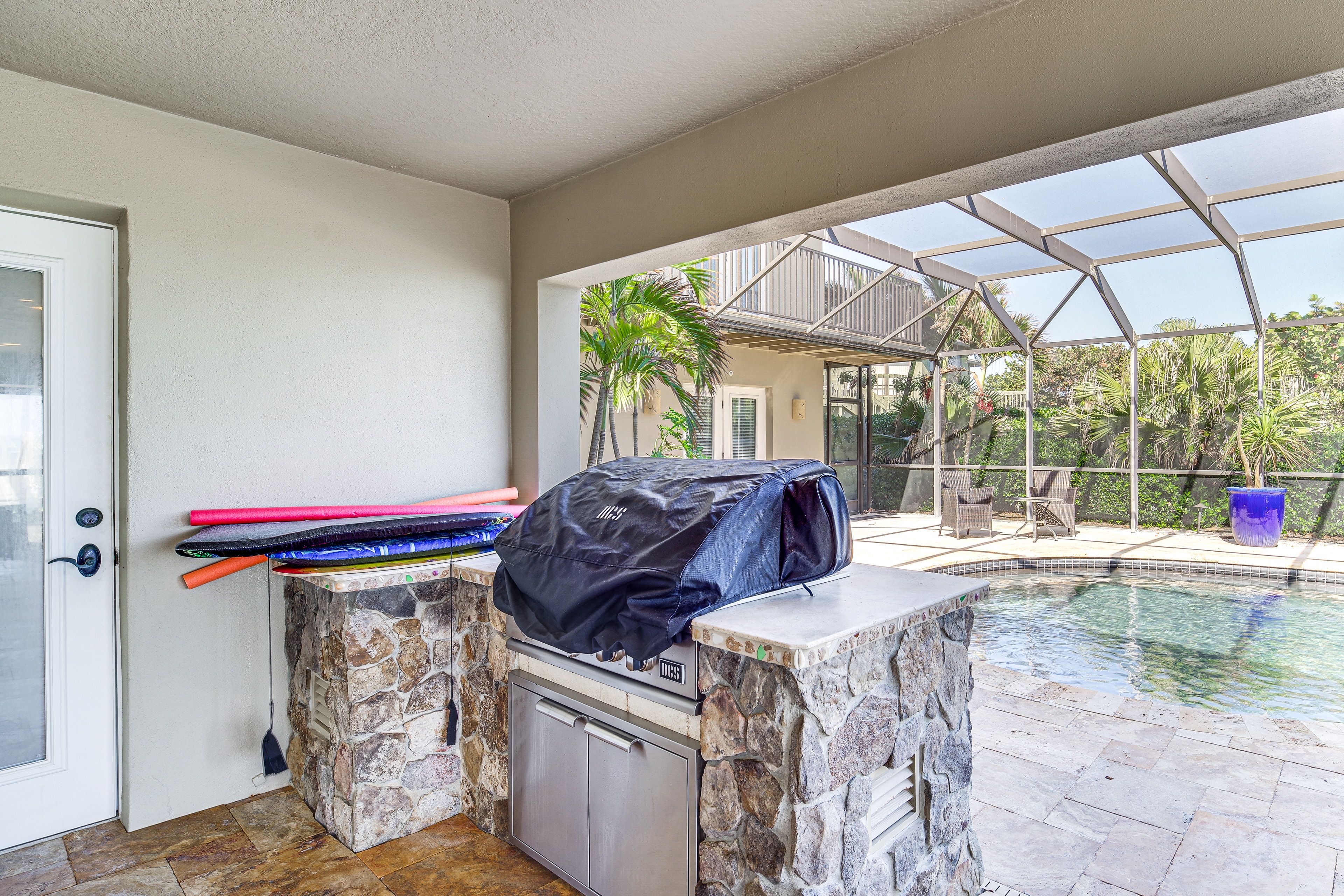 Covered Patio | Gas Grill