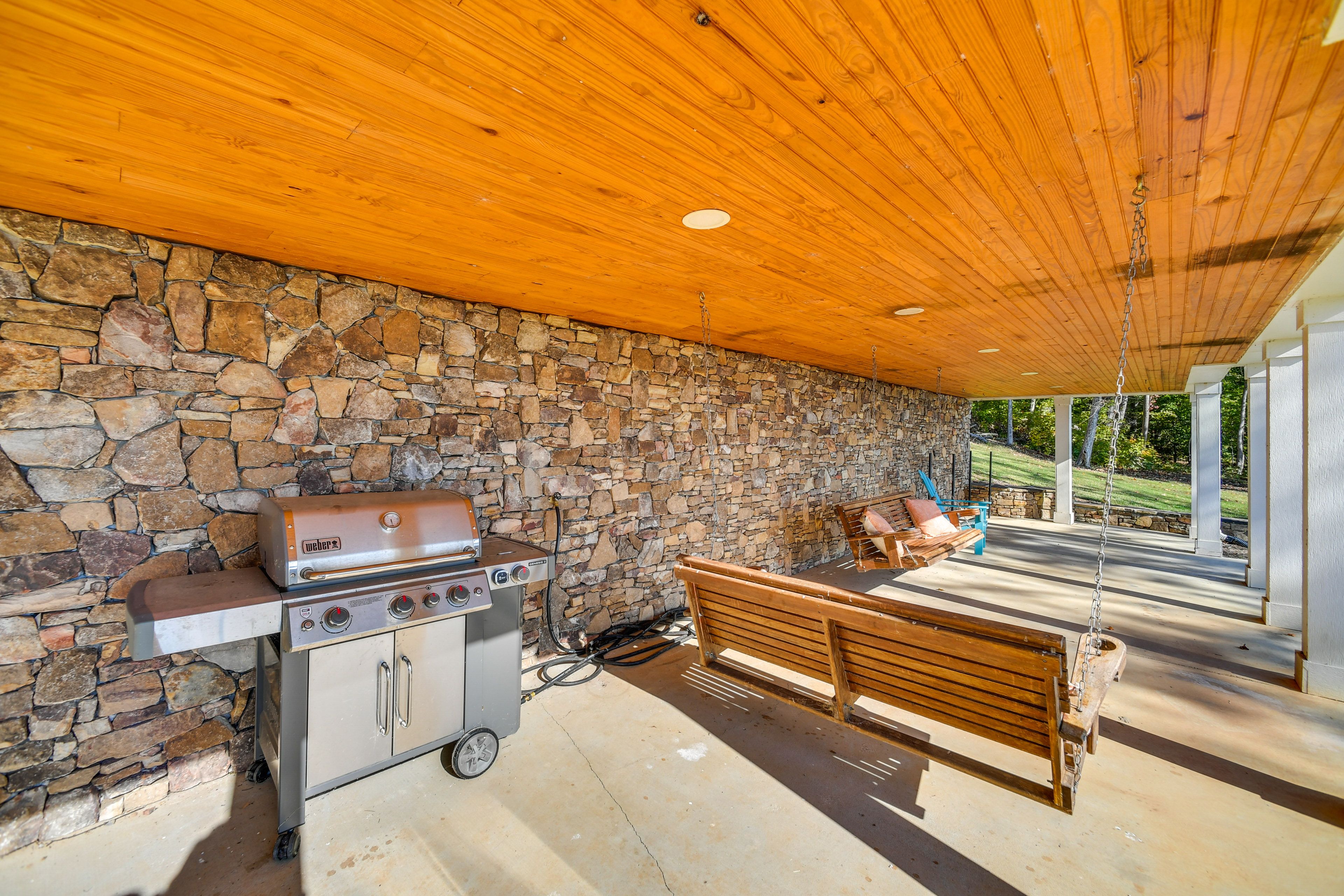 Covered Patio | Gas Grill