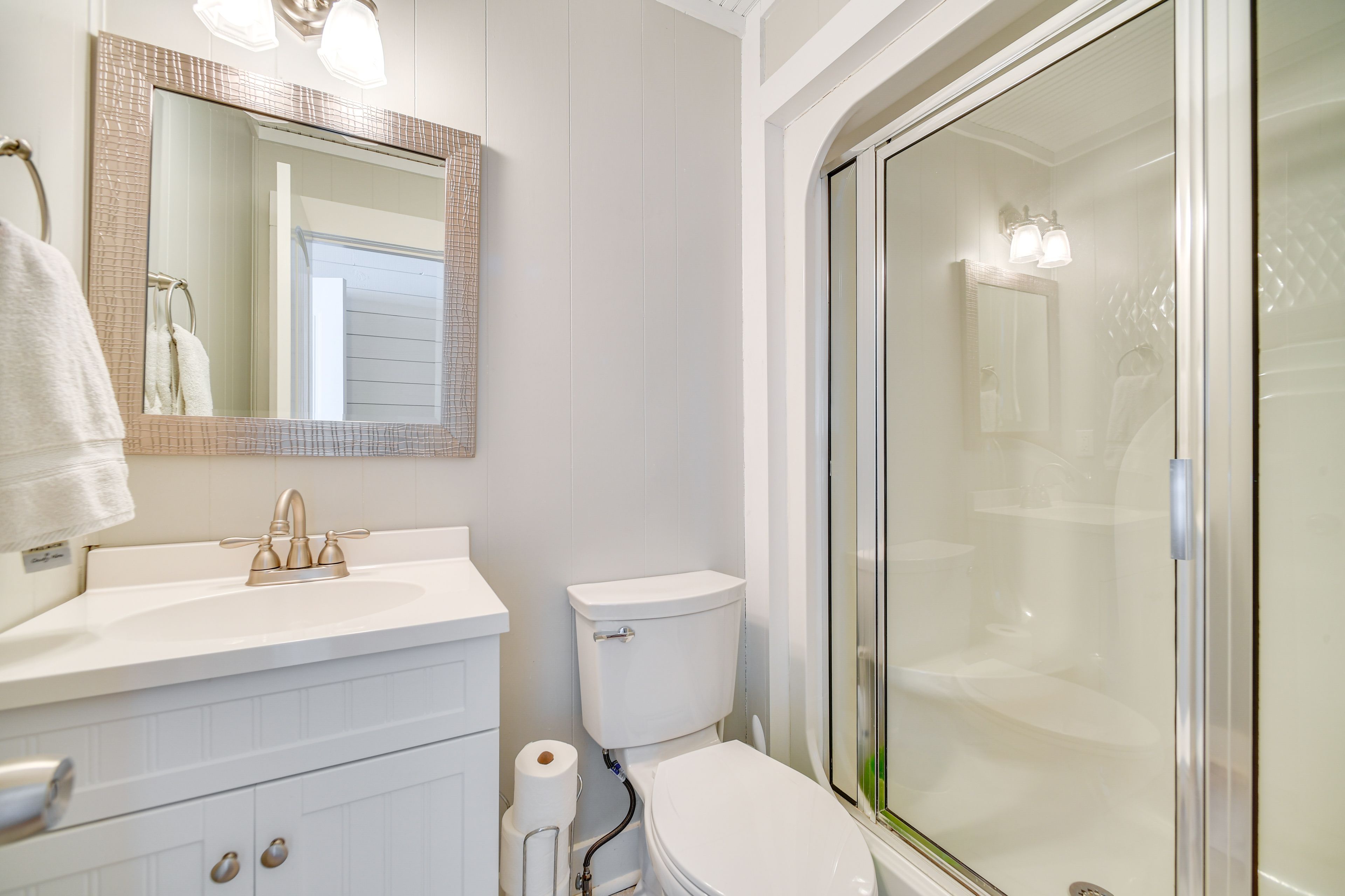 Full Bathroom | 1st Floor