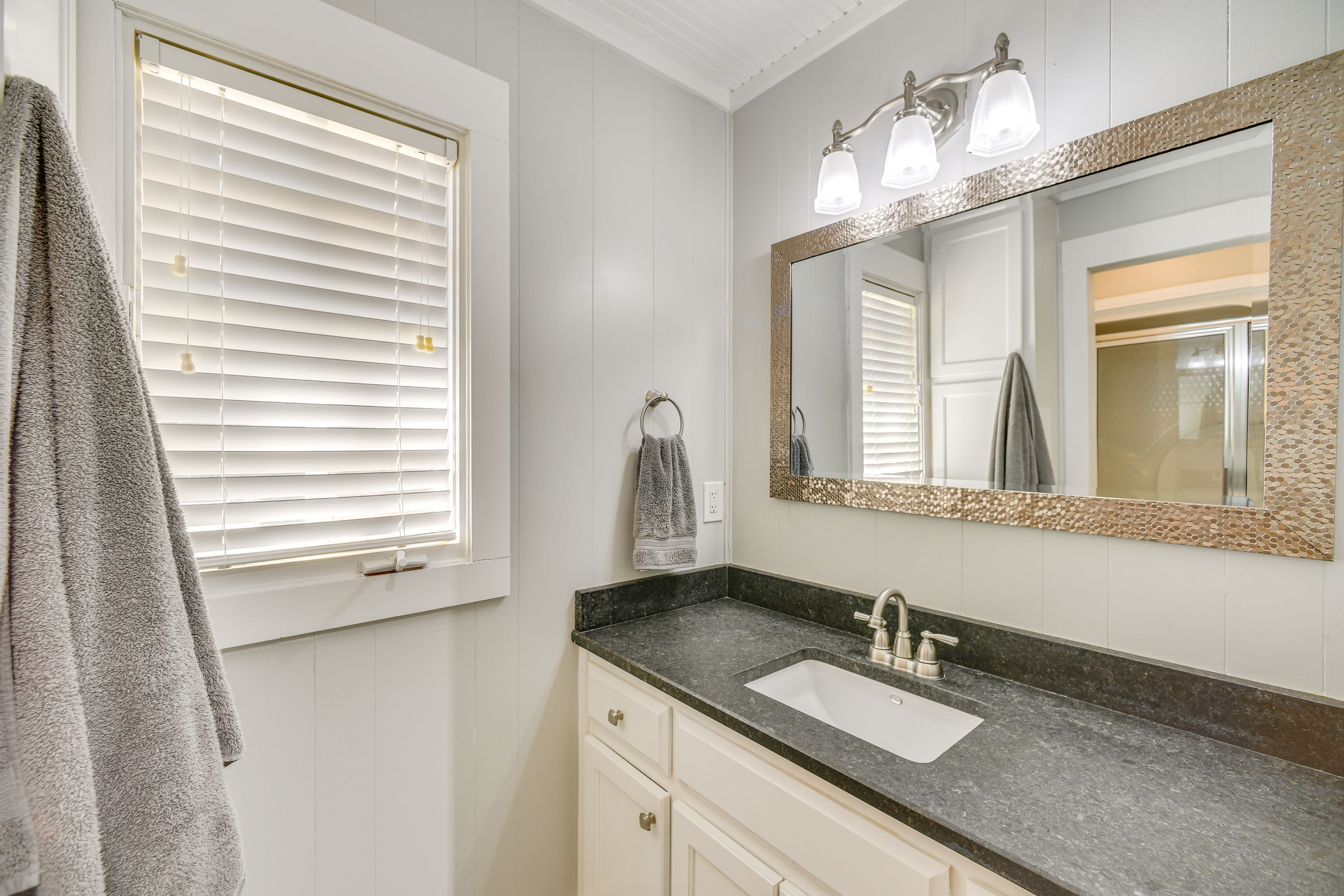 En-Suite Bathroom | 1st Floor | Towels Provided | Hair Dryer