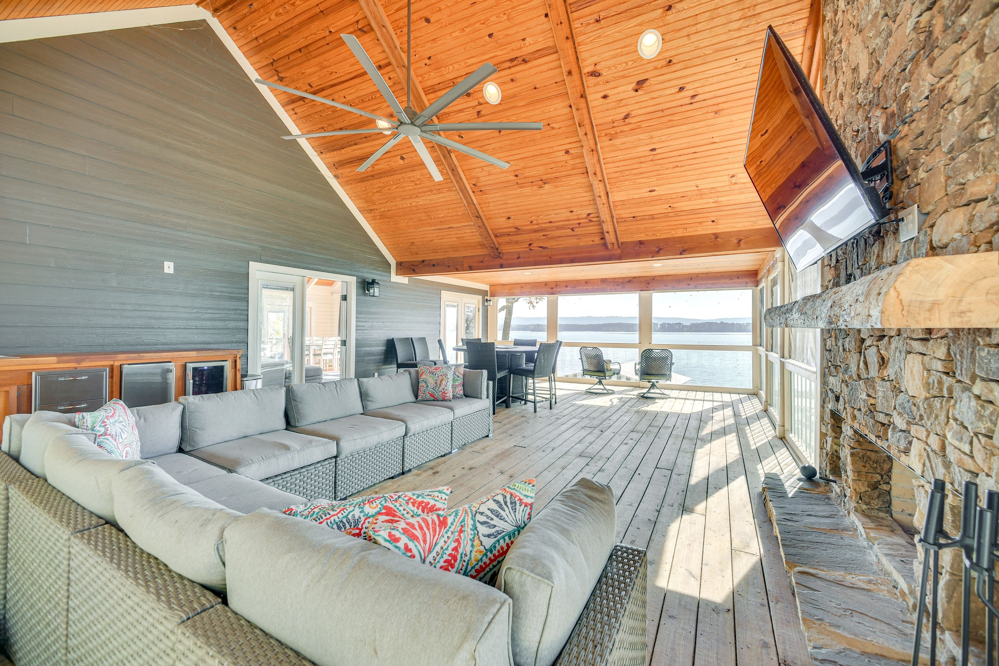 Screened Porch | Smart TV | Wet Bar | Outdoor Dining Set w/ Views