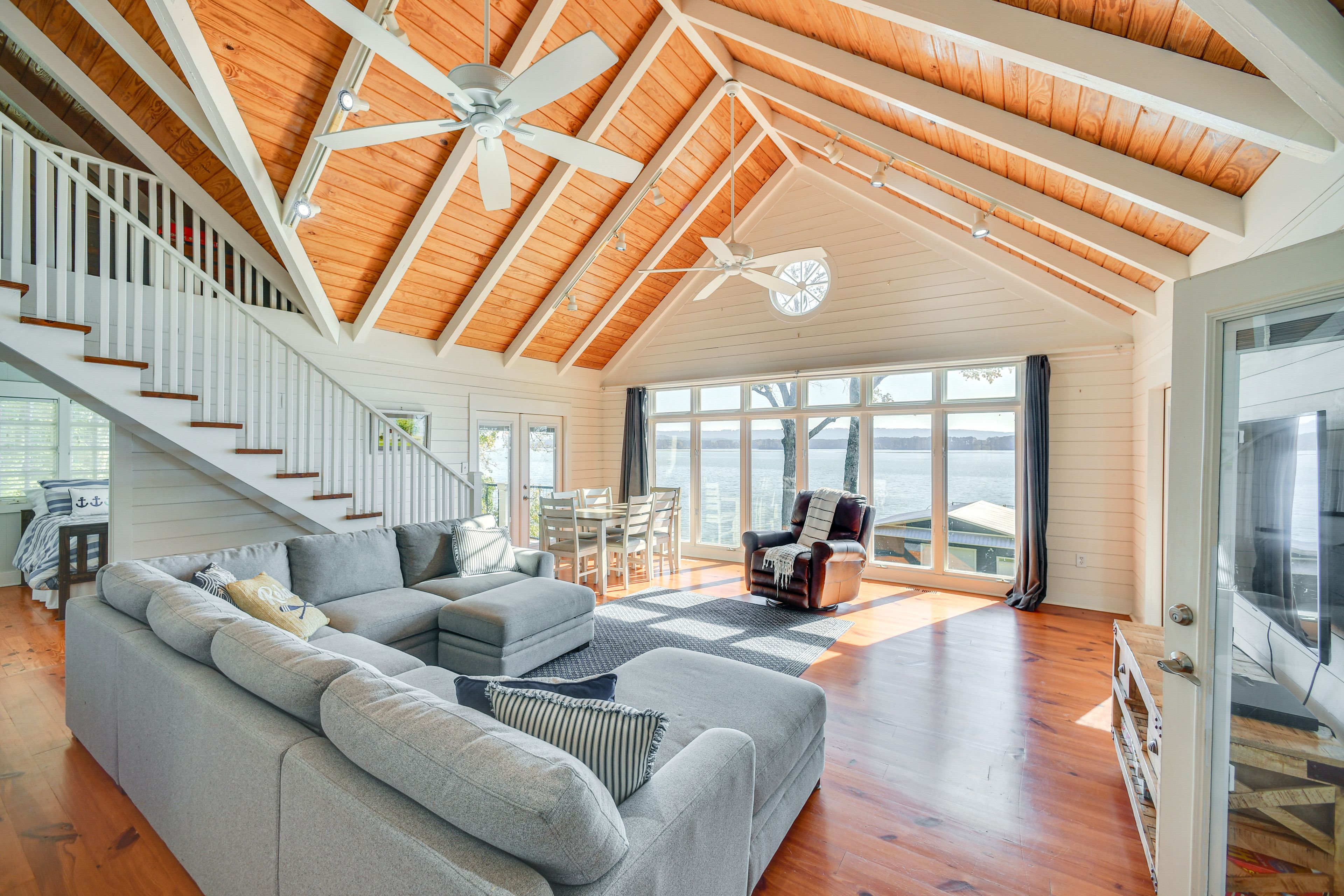 Scottsboro Vacation Rental | 3BR | 2BA | 1,415 Sq Ft | Stairs Required