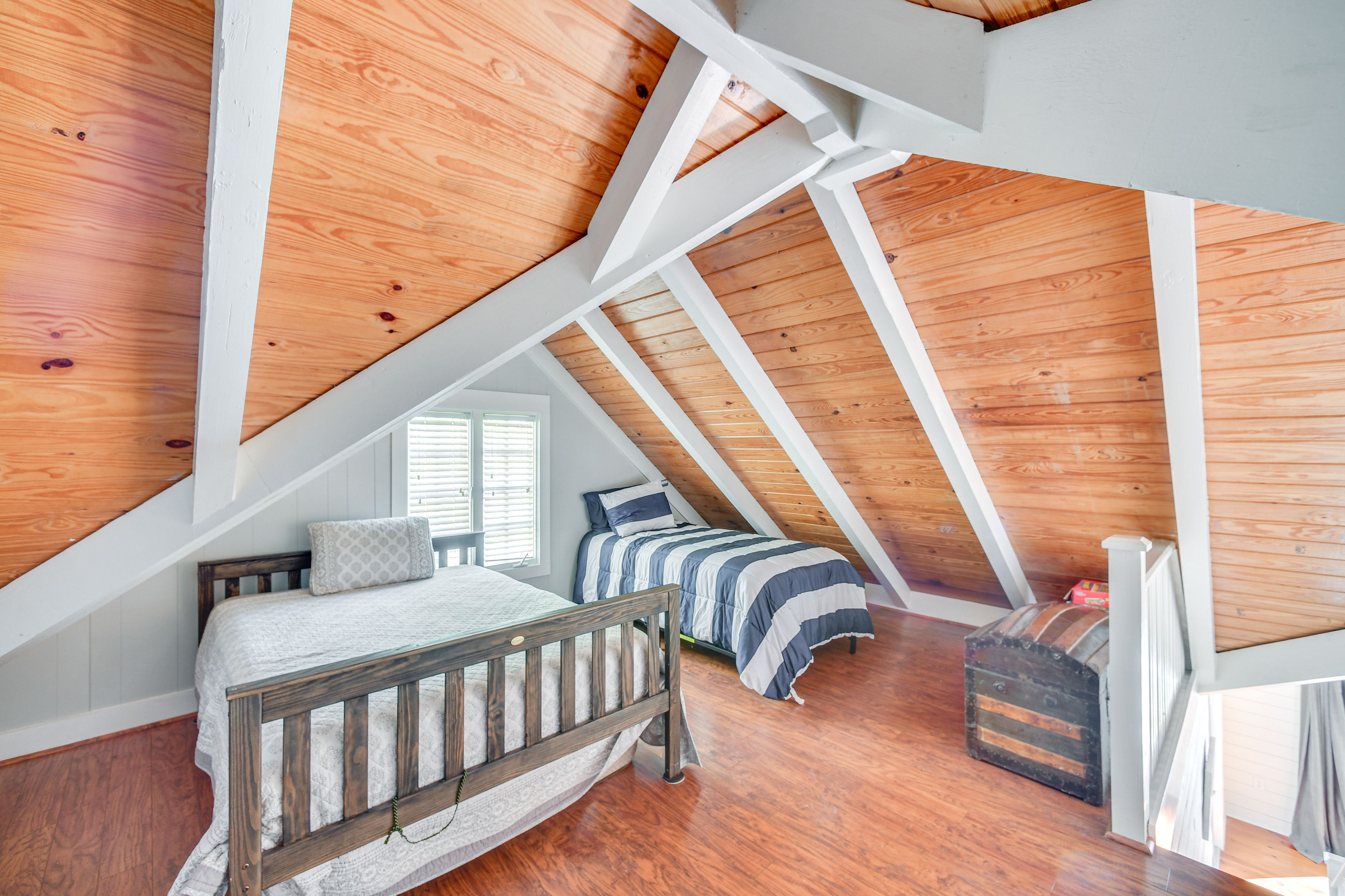 Loft | 2nd Floor | Full Bed | 2 Twin Beds