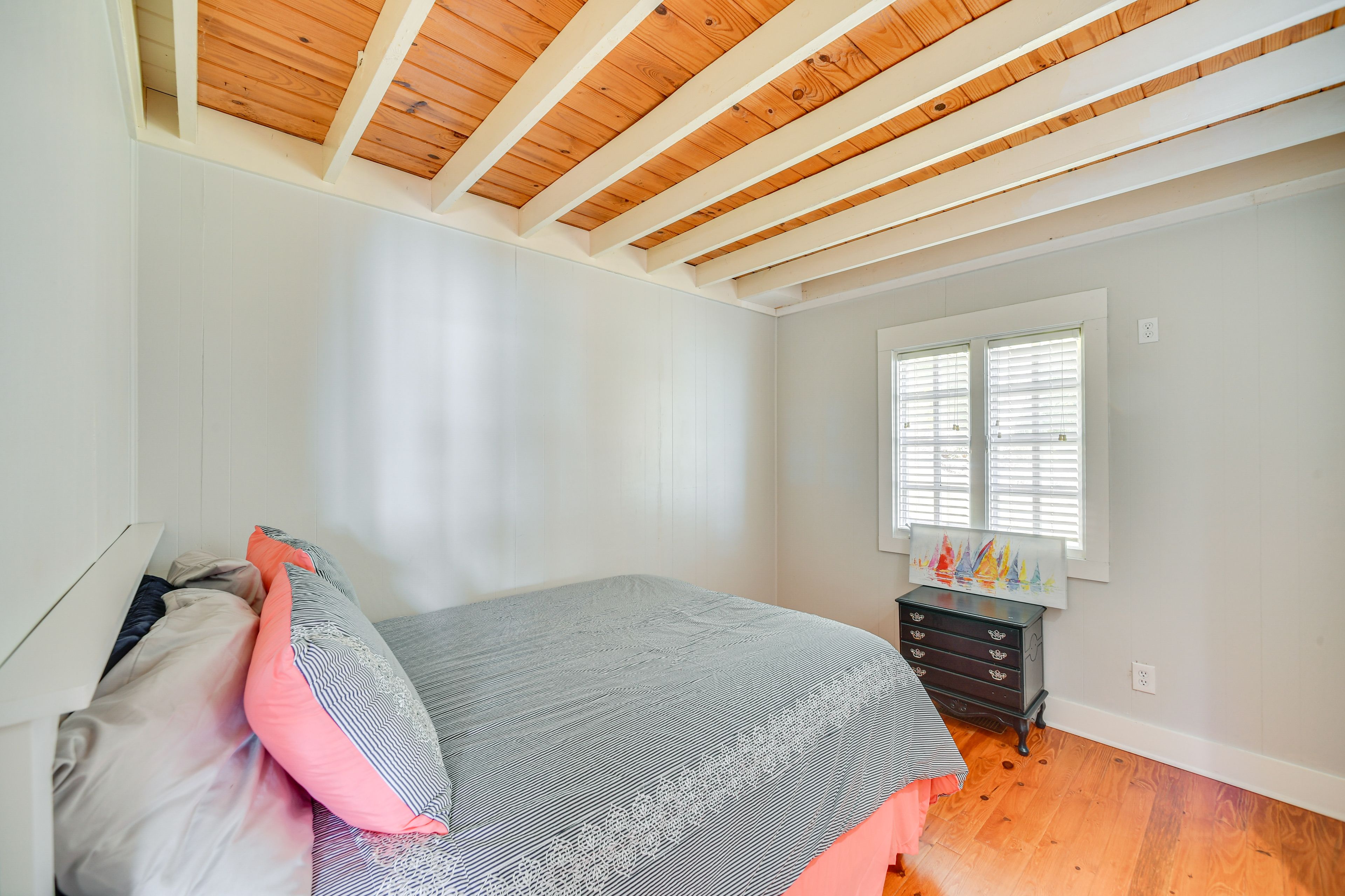 Bedroom 2 | 1st Floor | Queen Bed