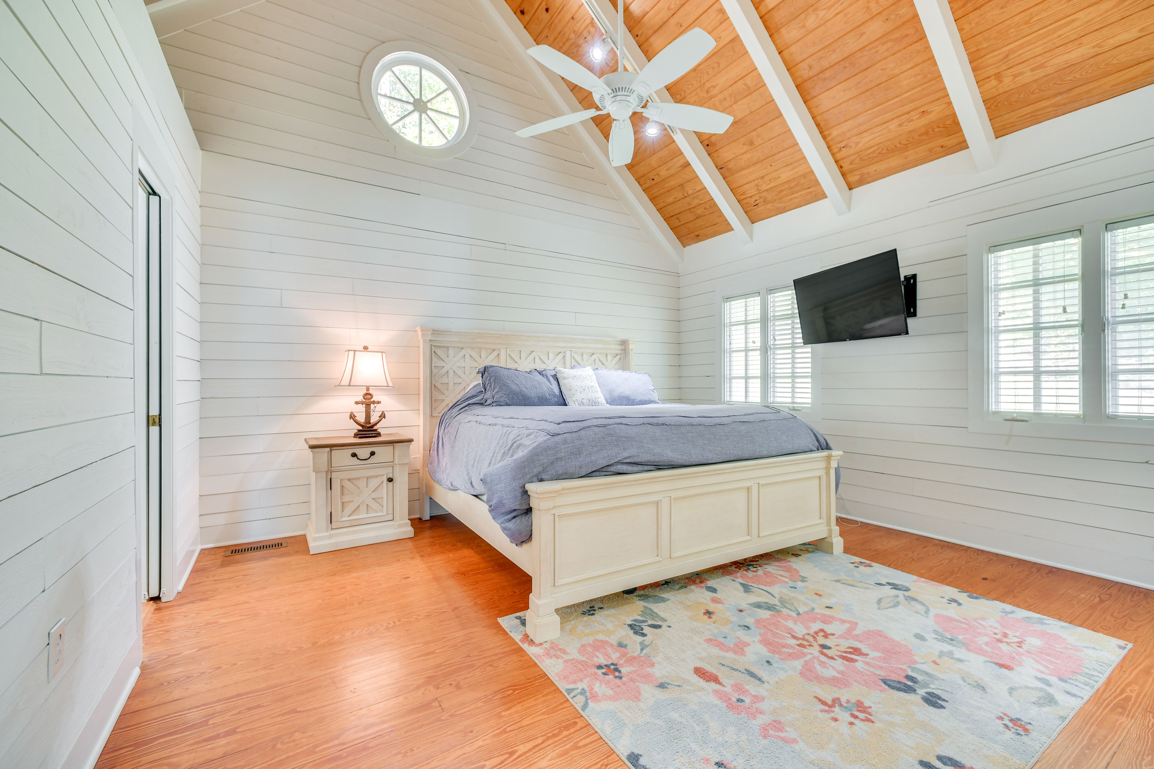 Bedroom 1 | 1st Floor | King Bed | Smart TV | Linens Provided