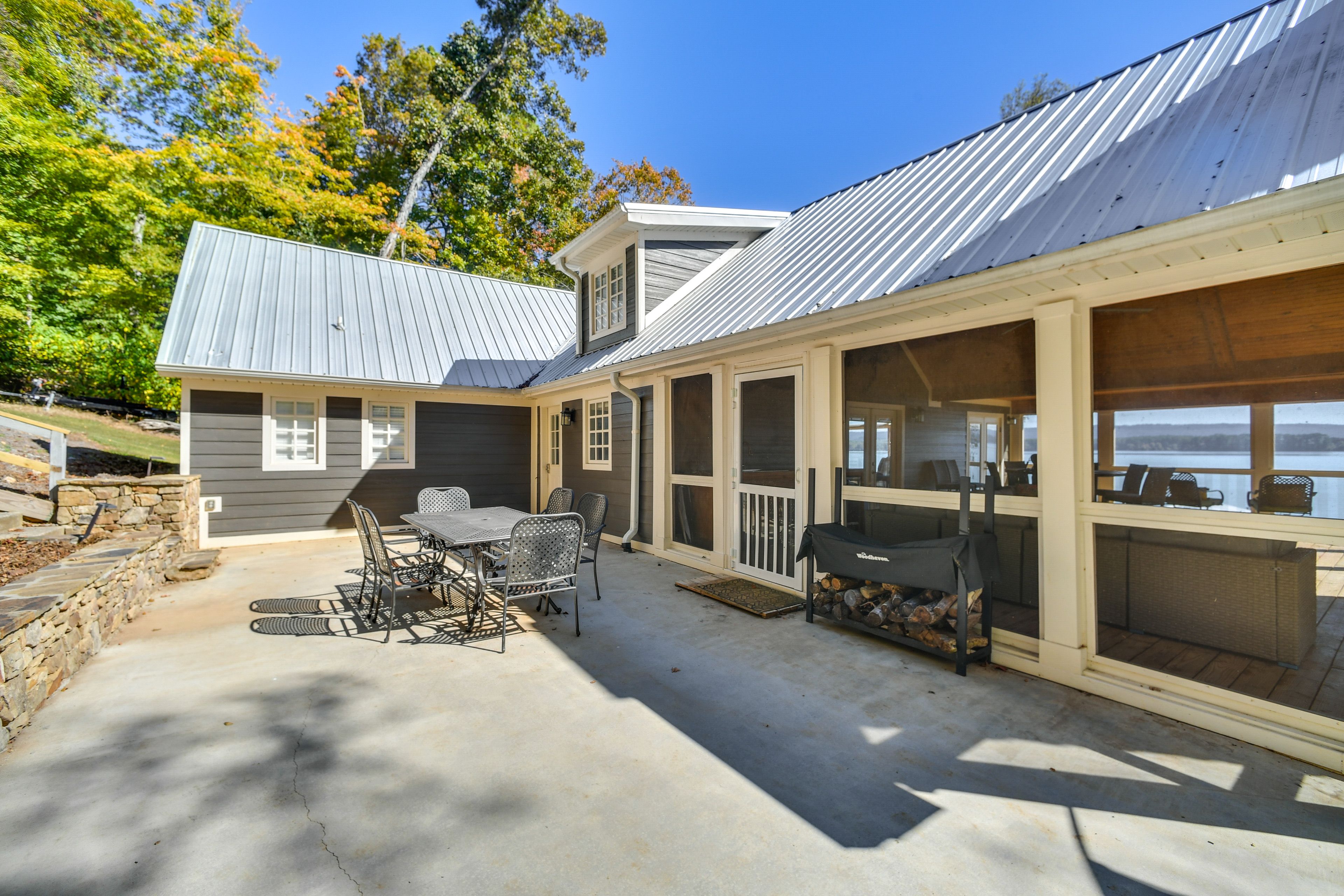 Additional Patio & Outdoor Dining