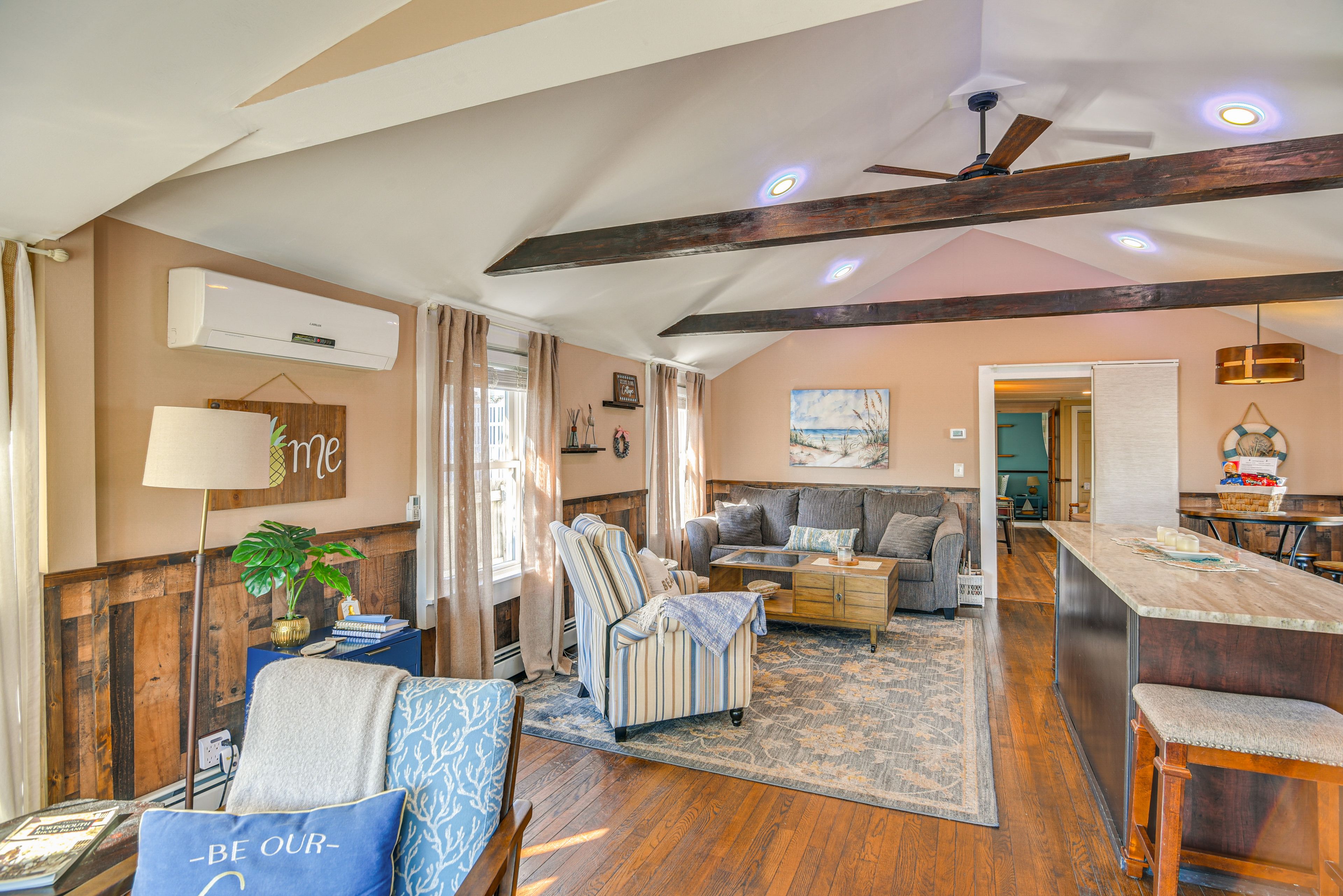 Living Room | Single-Story Cottage | Central A/C & Heating | Flat-Screen TV