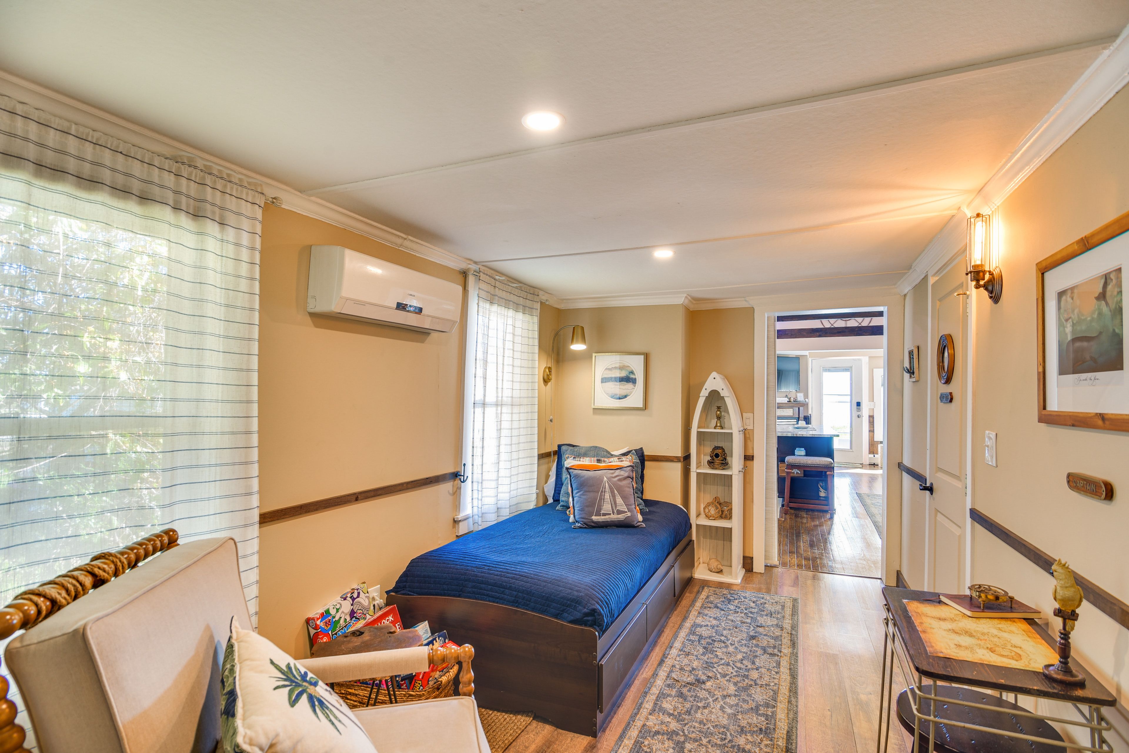 Living Room | Twin Daybed w/ Twin Trundle