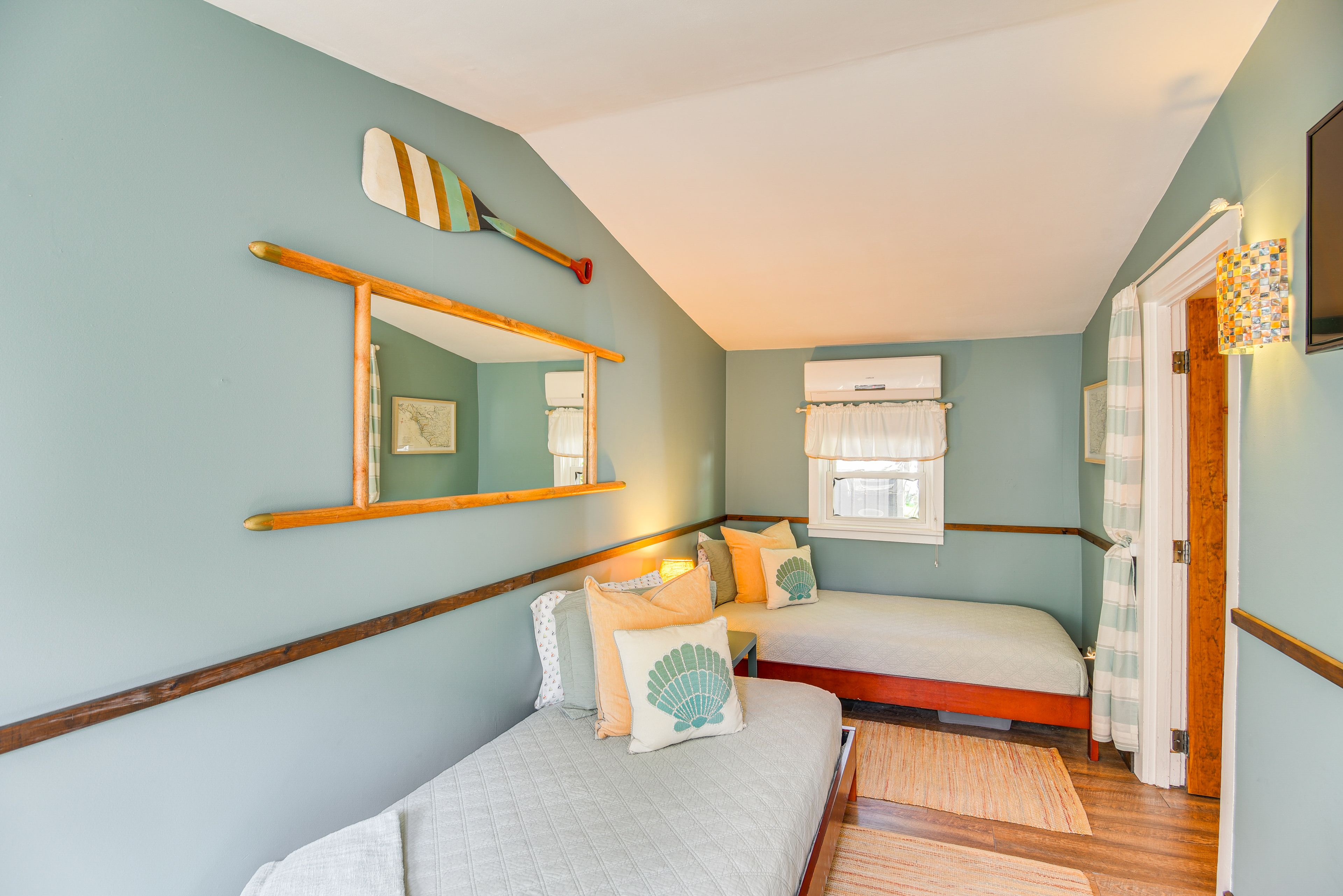 Bedroom 2 | 2 Twin Beds | Flat-Screen TV