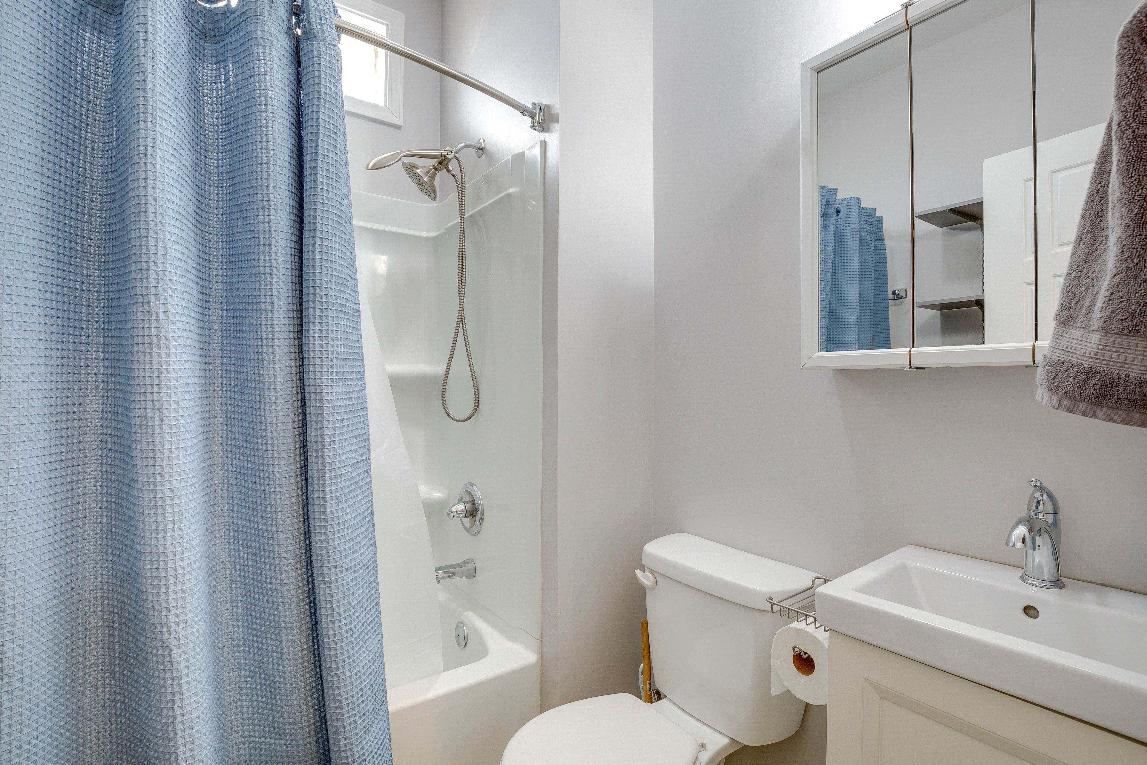 Full Bath | Towels | Hair Dryer