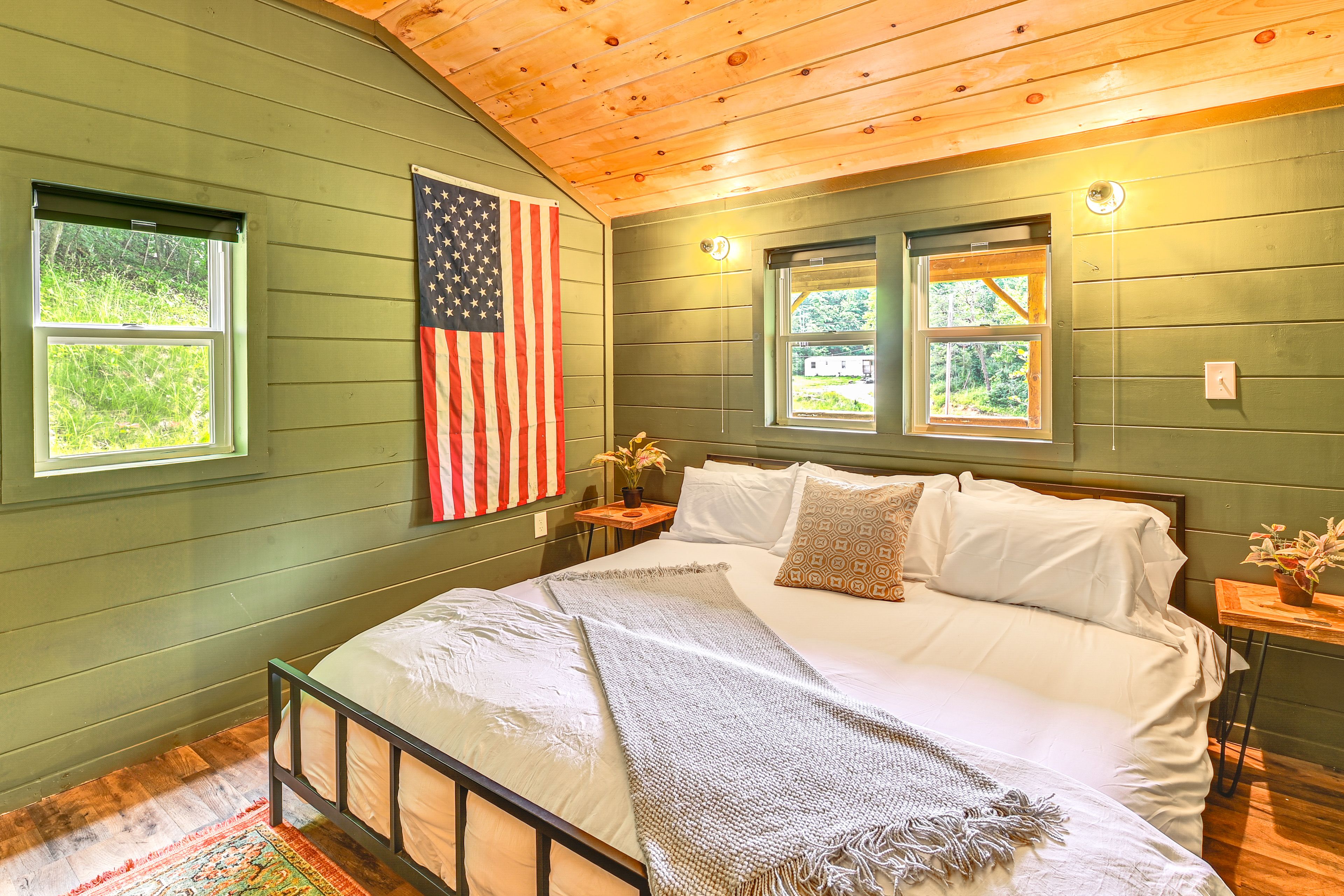 Bedroom | King Bed