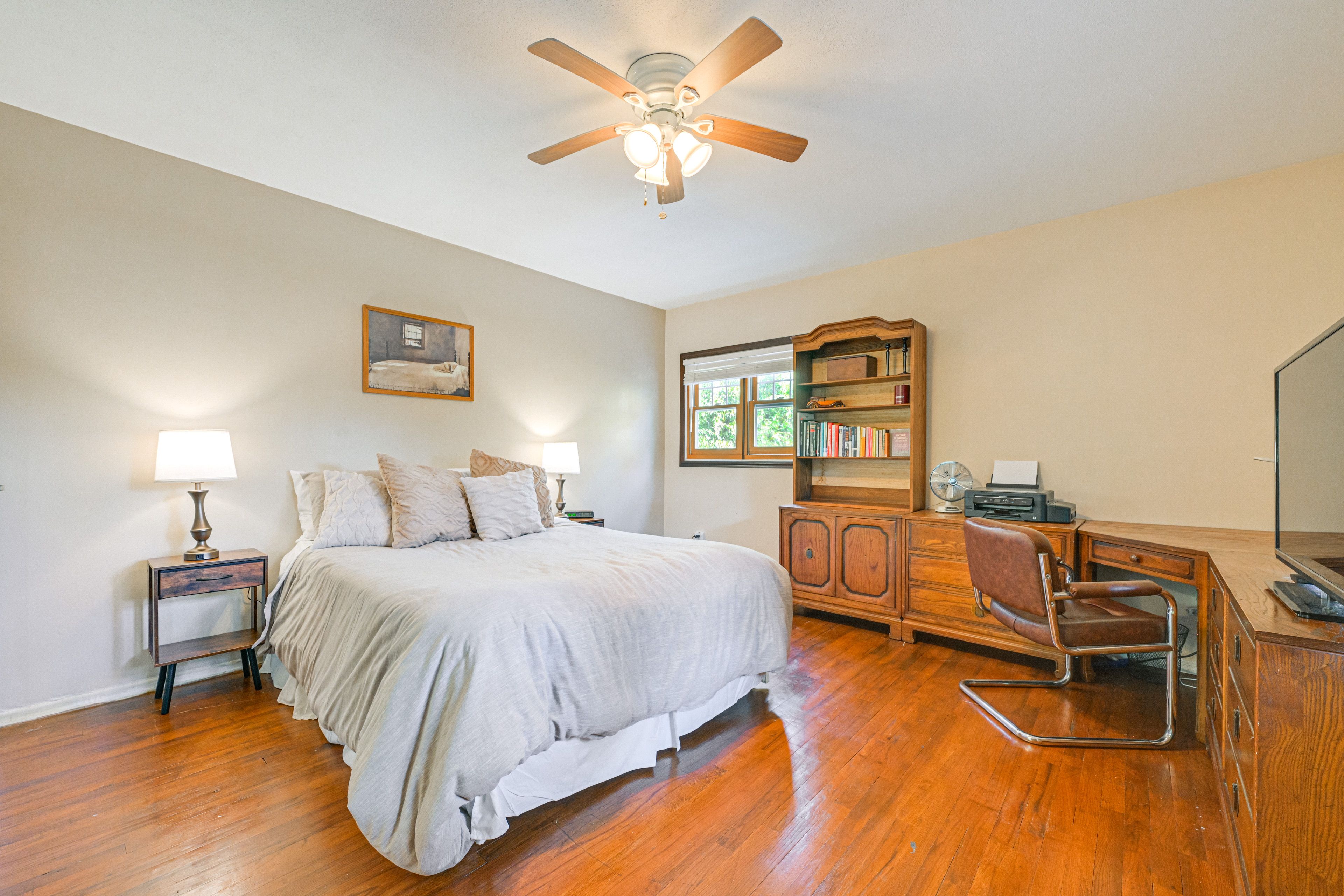 Bedroom 2 | 2nd Floor | Queen Bed | Laptop-Friendly Workspace