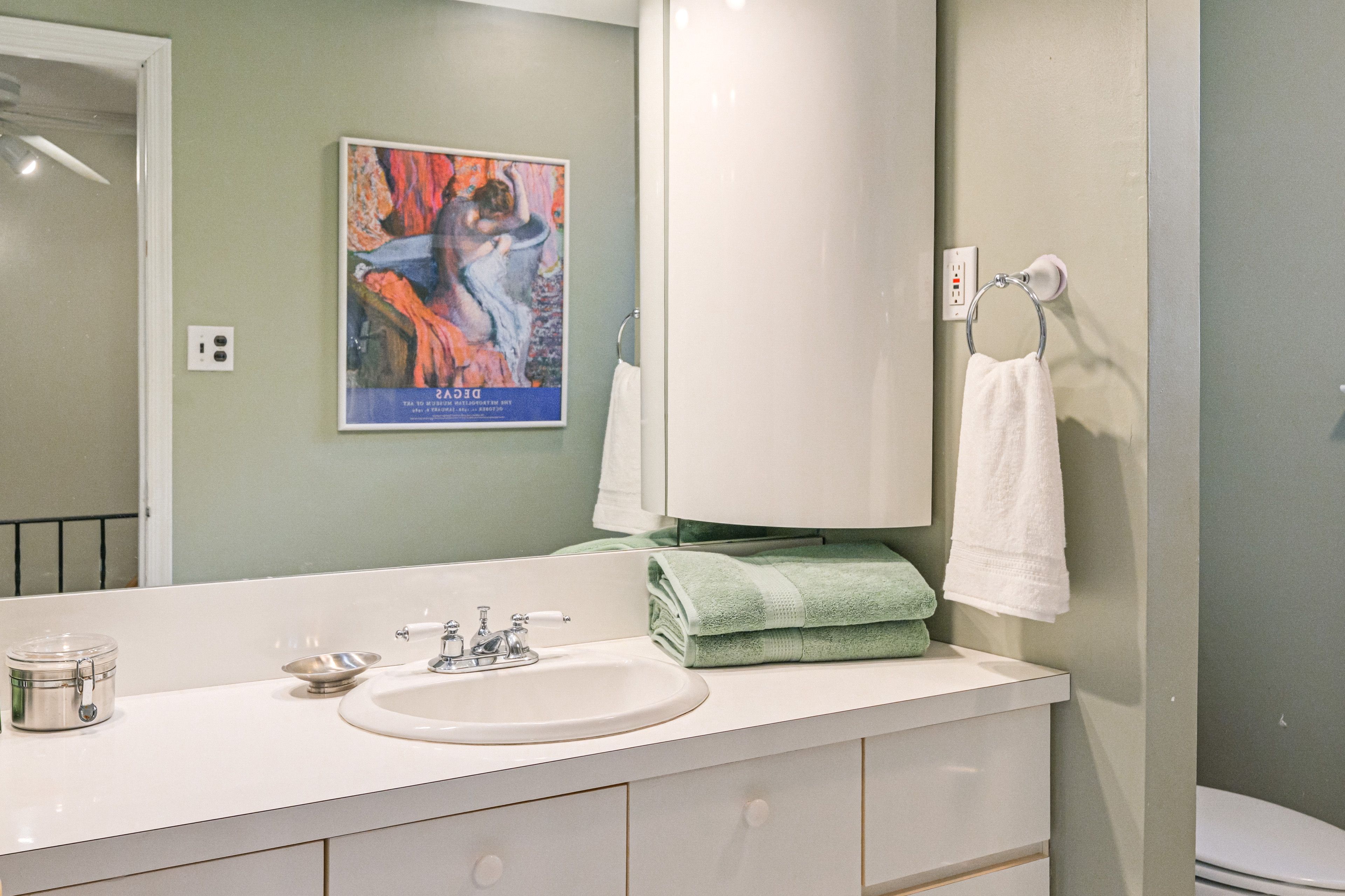 Full Bathroom | 2nd Floor