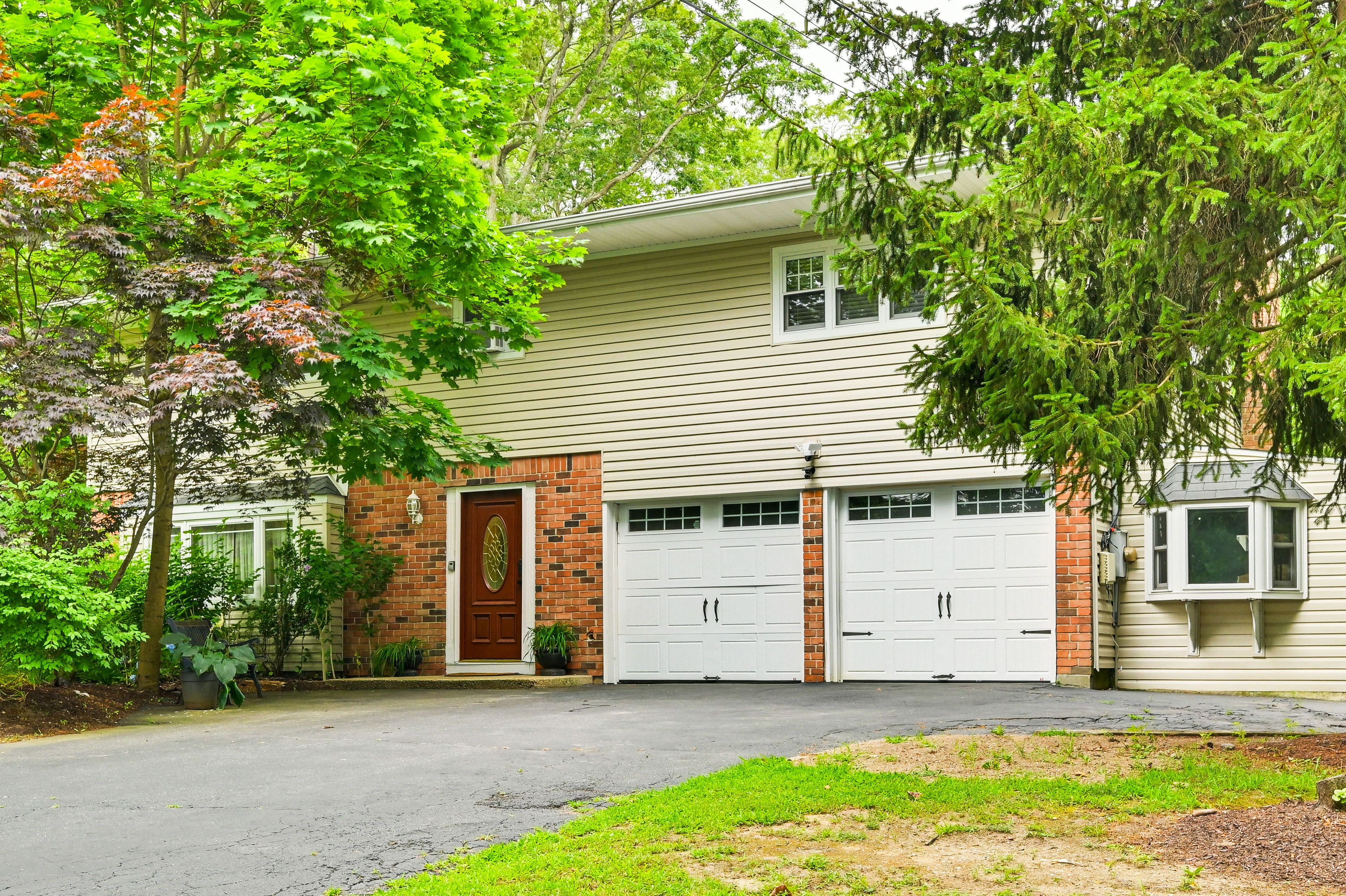 Parking | Driveway (6 Vehicles)