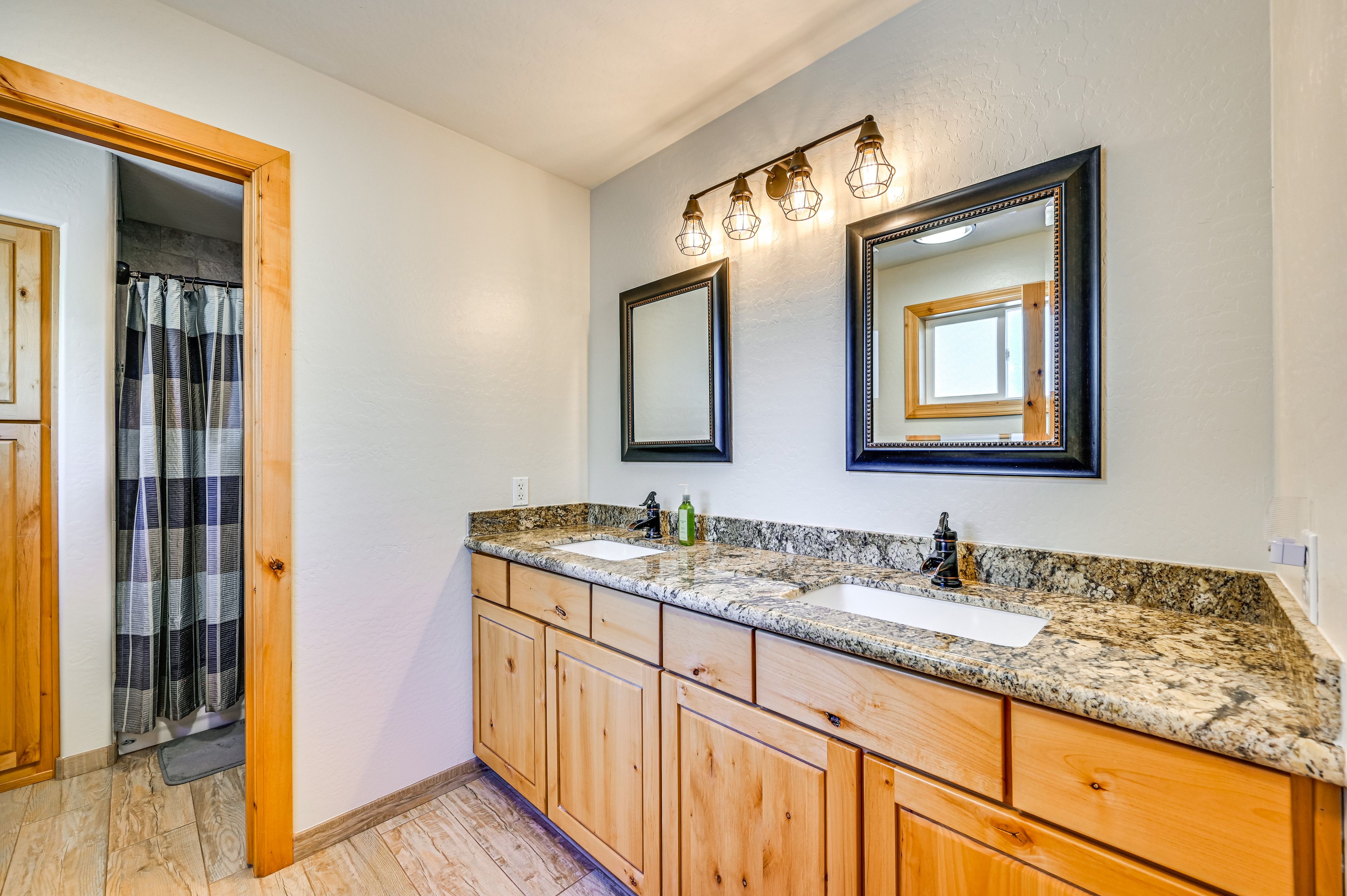 En-Suite Bathroom | Towels Provided