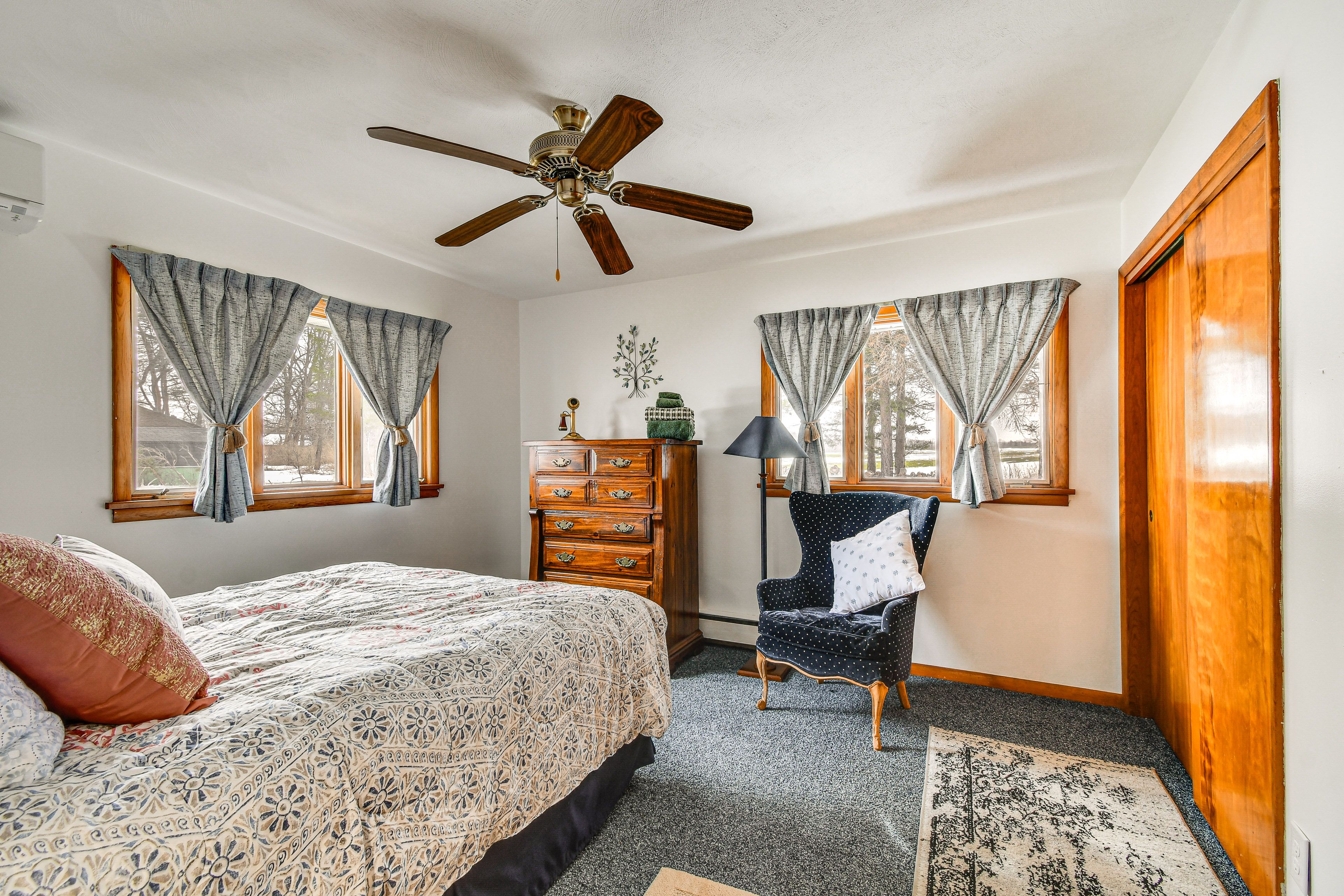 Bedroom 2 | Queen Bed
