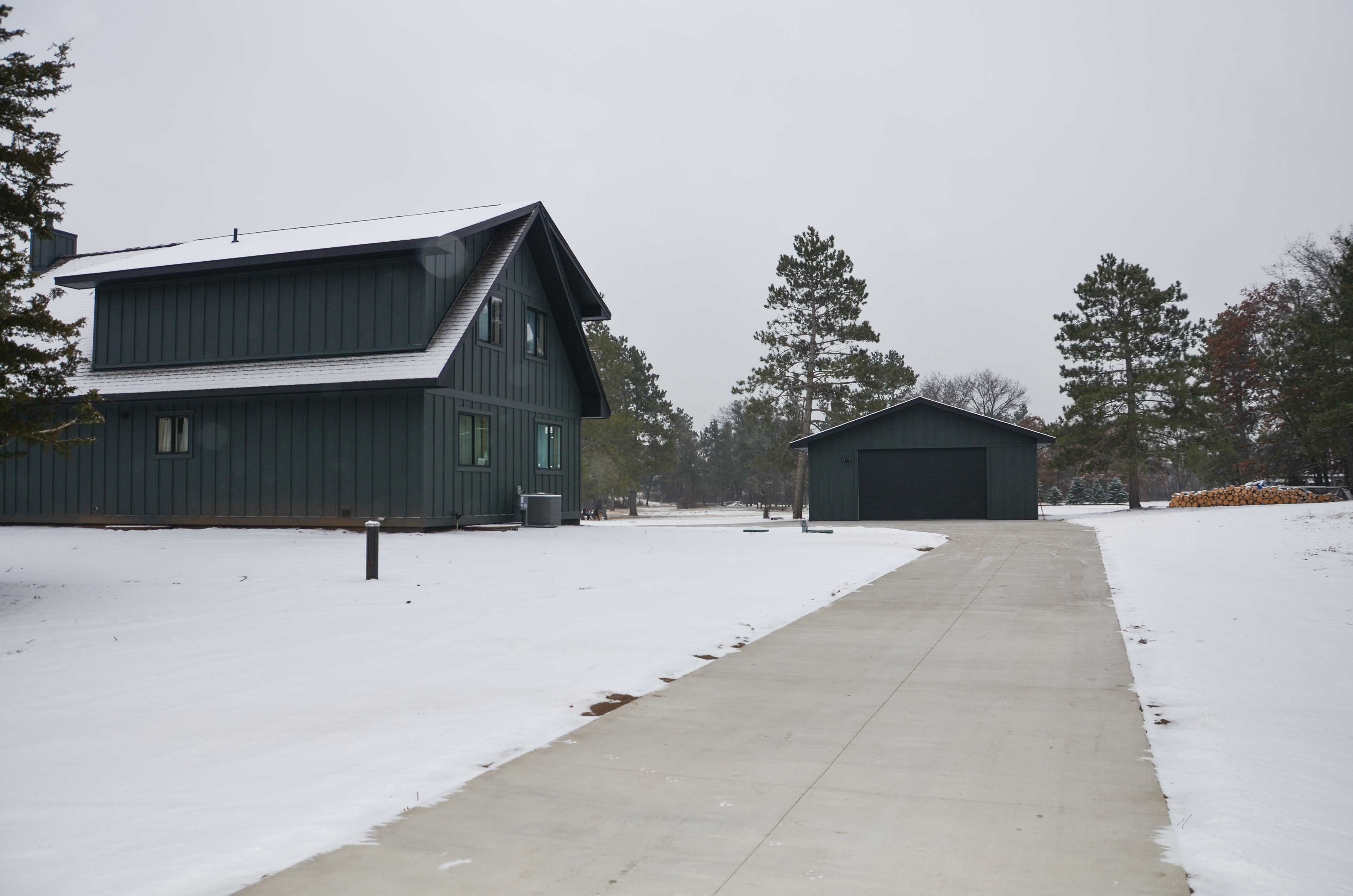 Property Exterior/Parking | Driveway (7 Vehicles) | RV/Trailer/Boat Parking