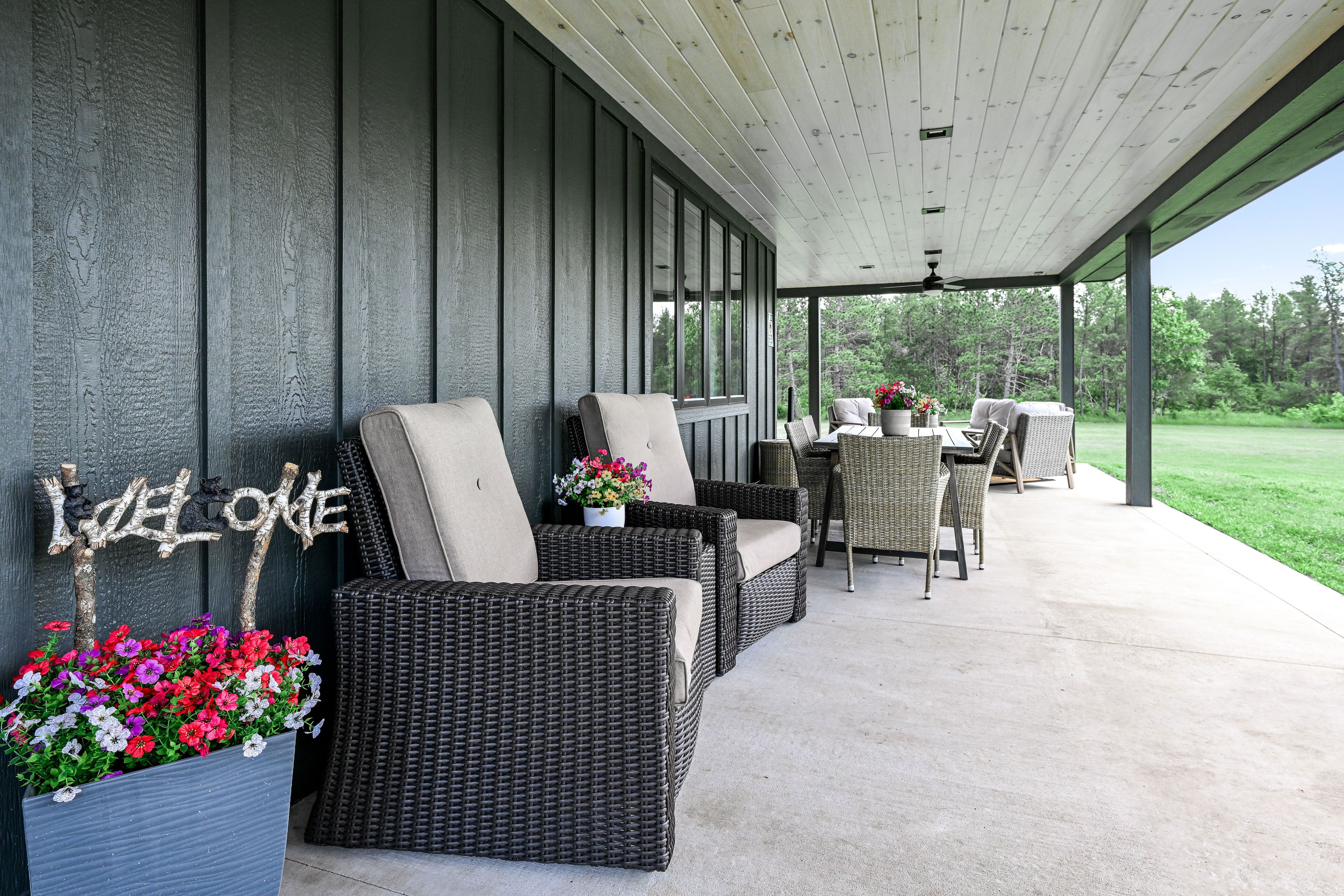 Patio | Outdoor Dining Area & Furniture