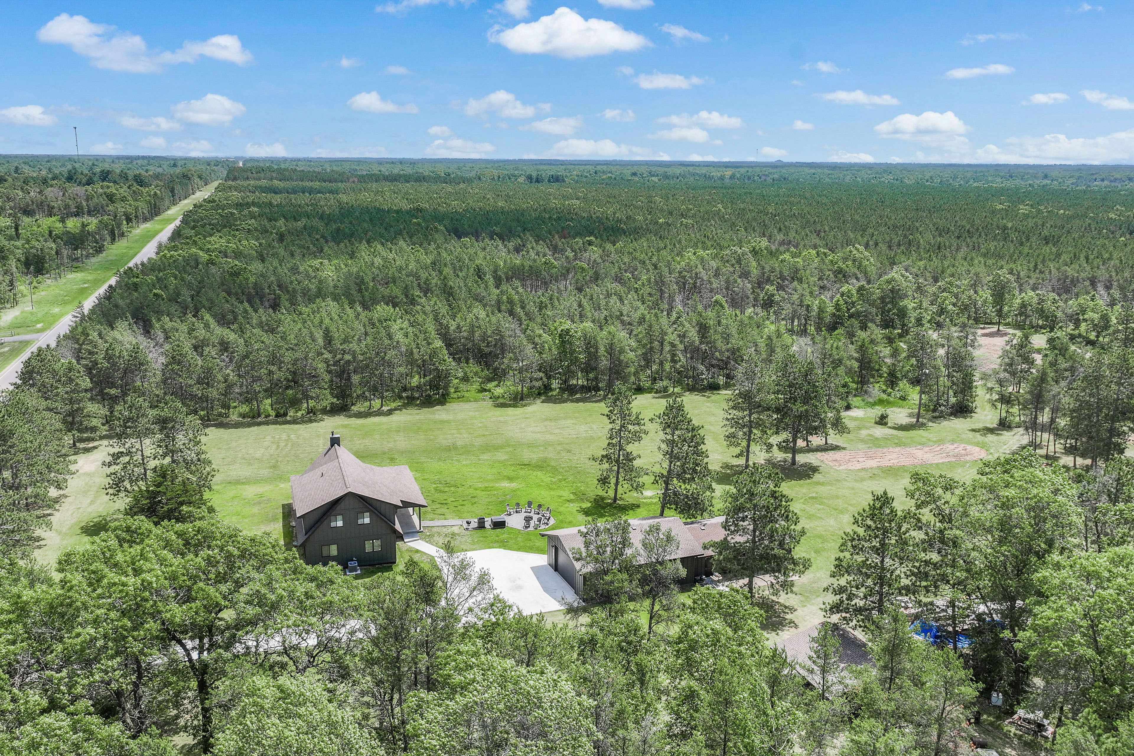 Property Exterior/Parking | Driveway (7 Vehicles) | RV/Trailer/Boat Parking