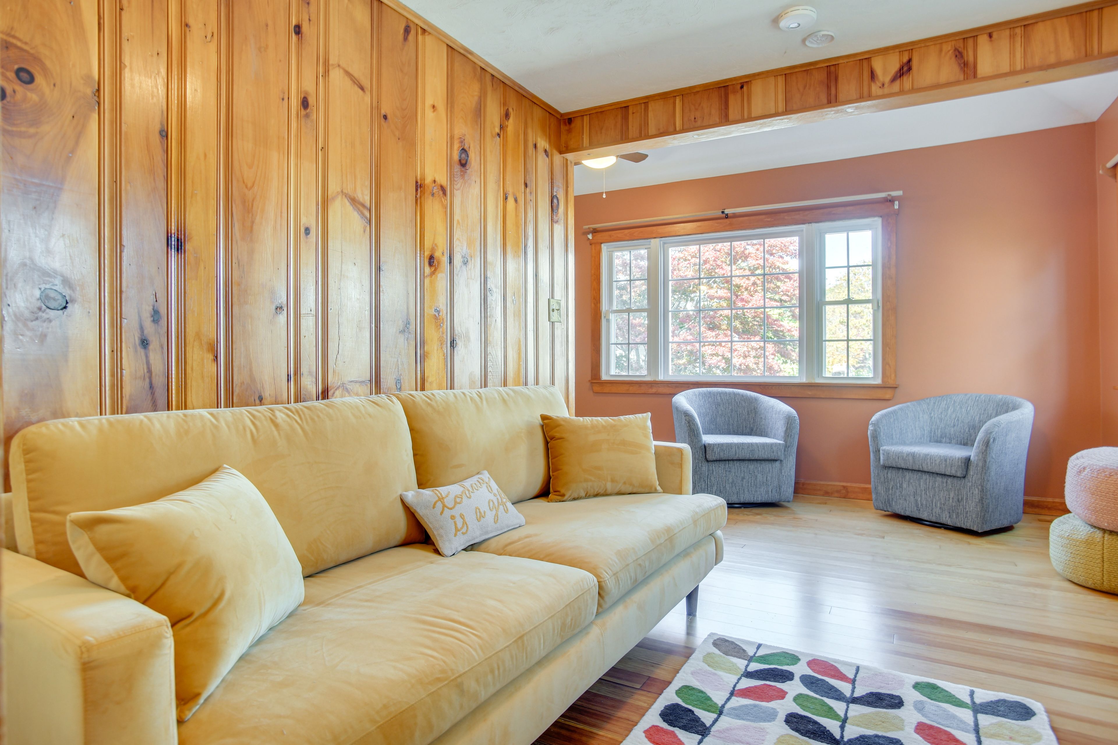 Living Room | Smart TV | Free WiFi