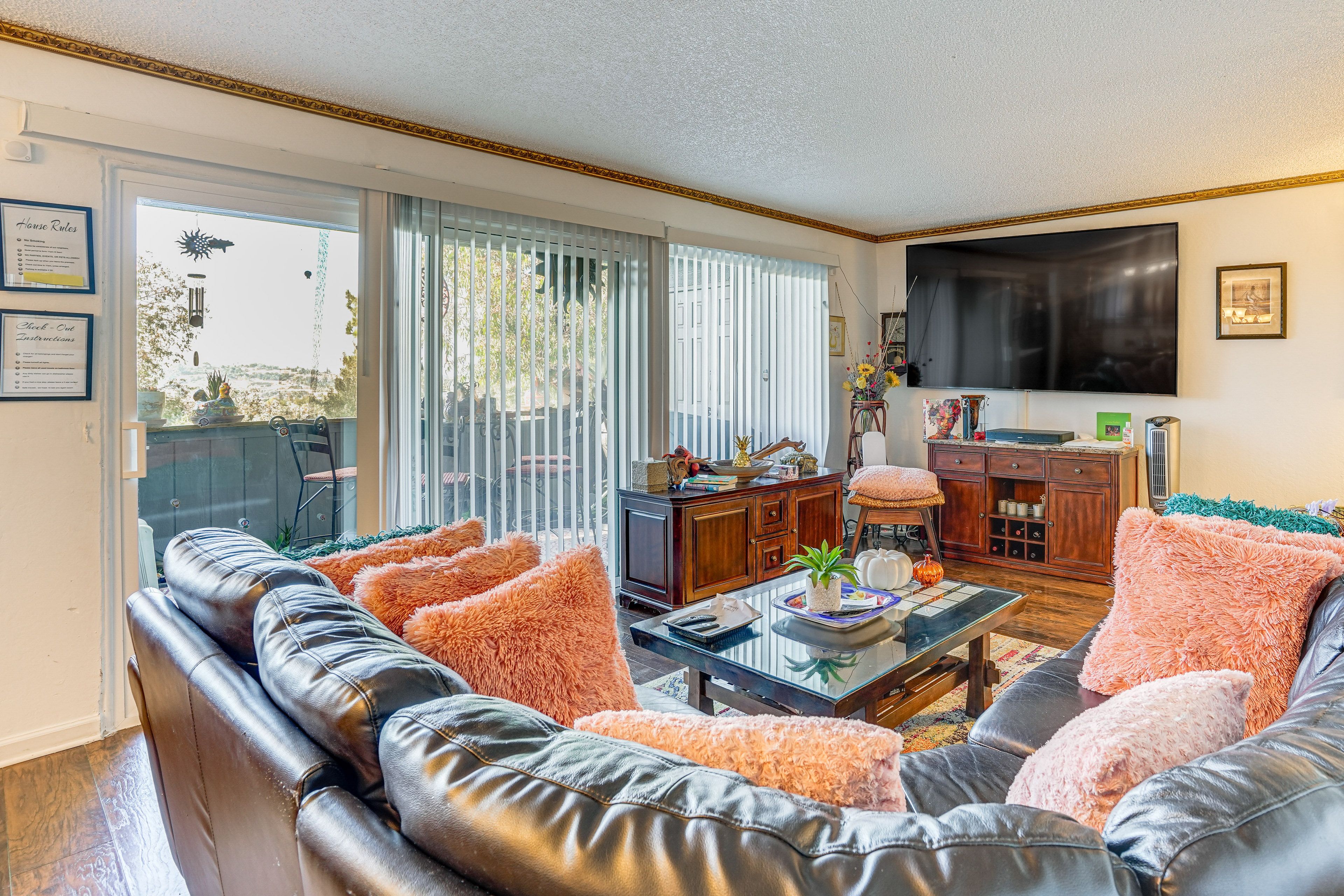 Living Room | Free WiFi | Electric Heating | Smart TV