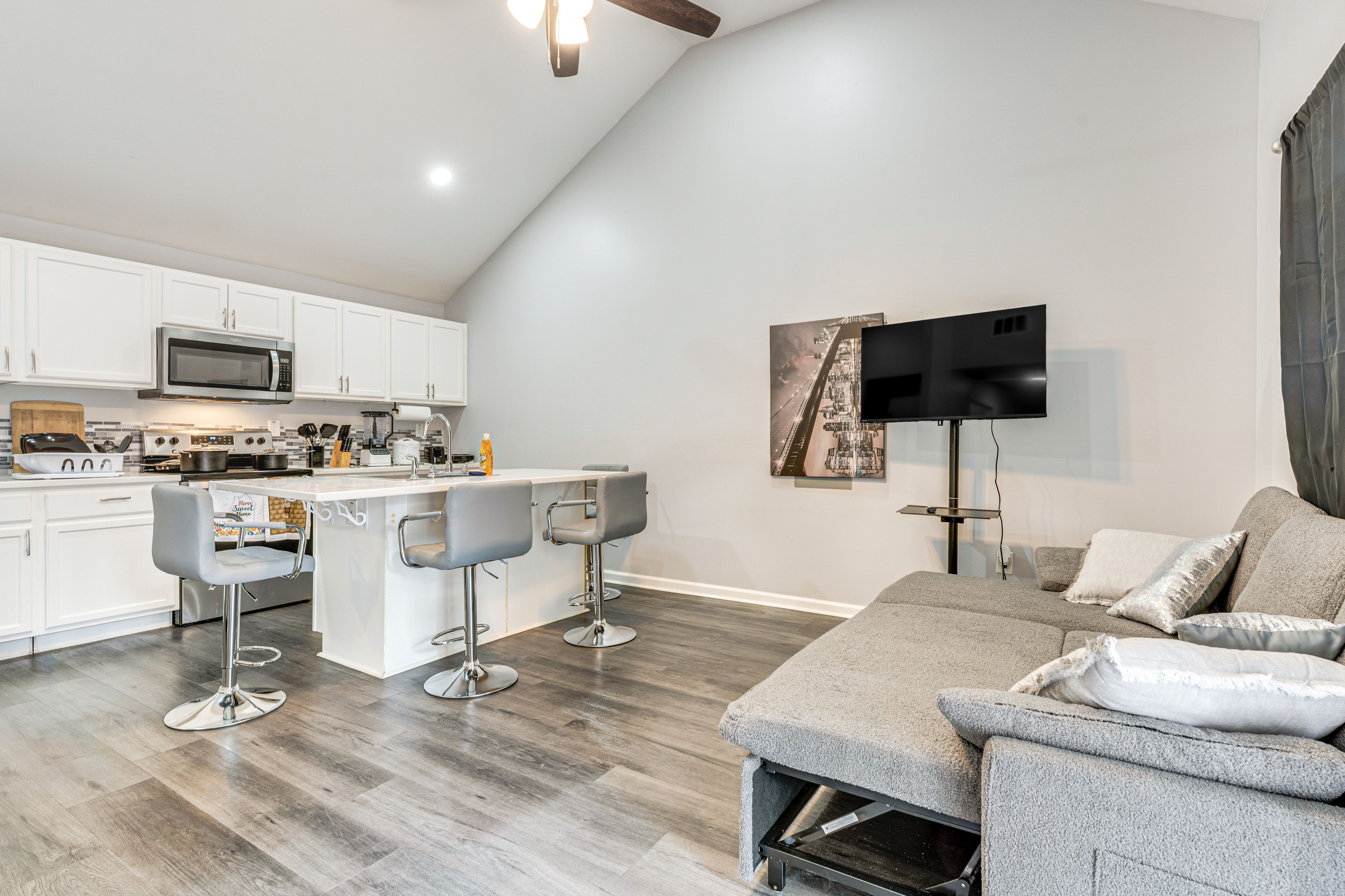 Fairburn Vacation Rental | 2BR | 2BA | 1,244 Sq Ft | Step-Free Access