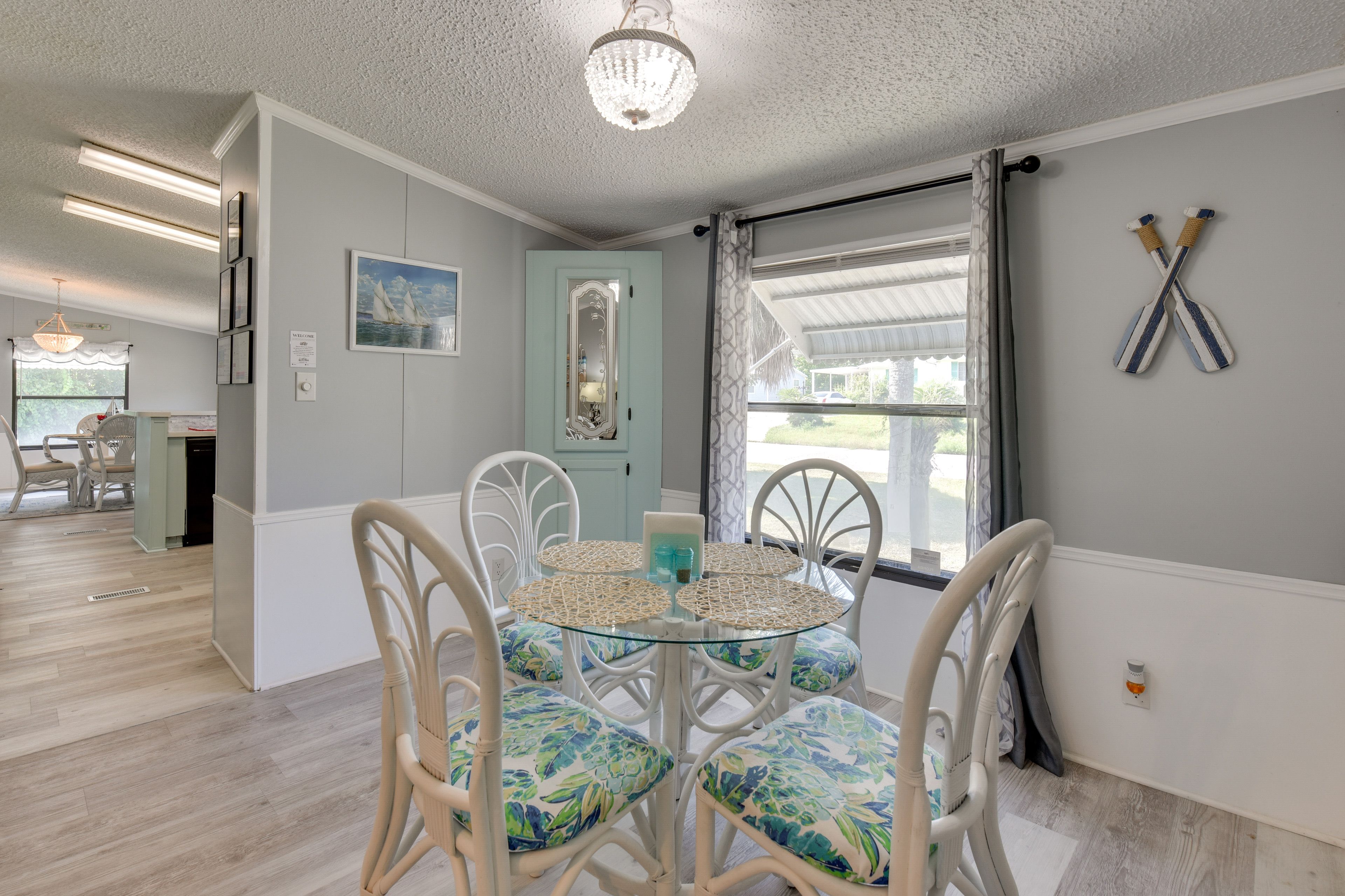 Dining Area | Dishware/Flatware Provided