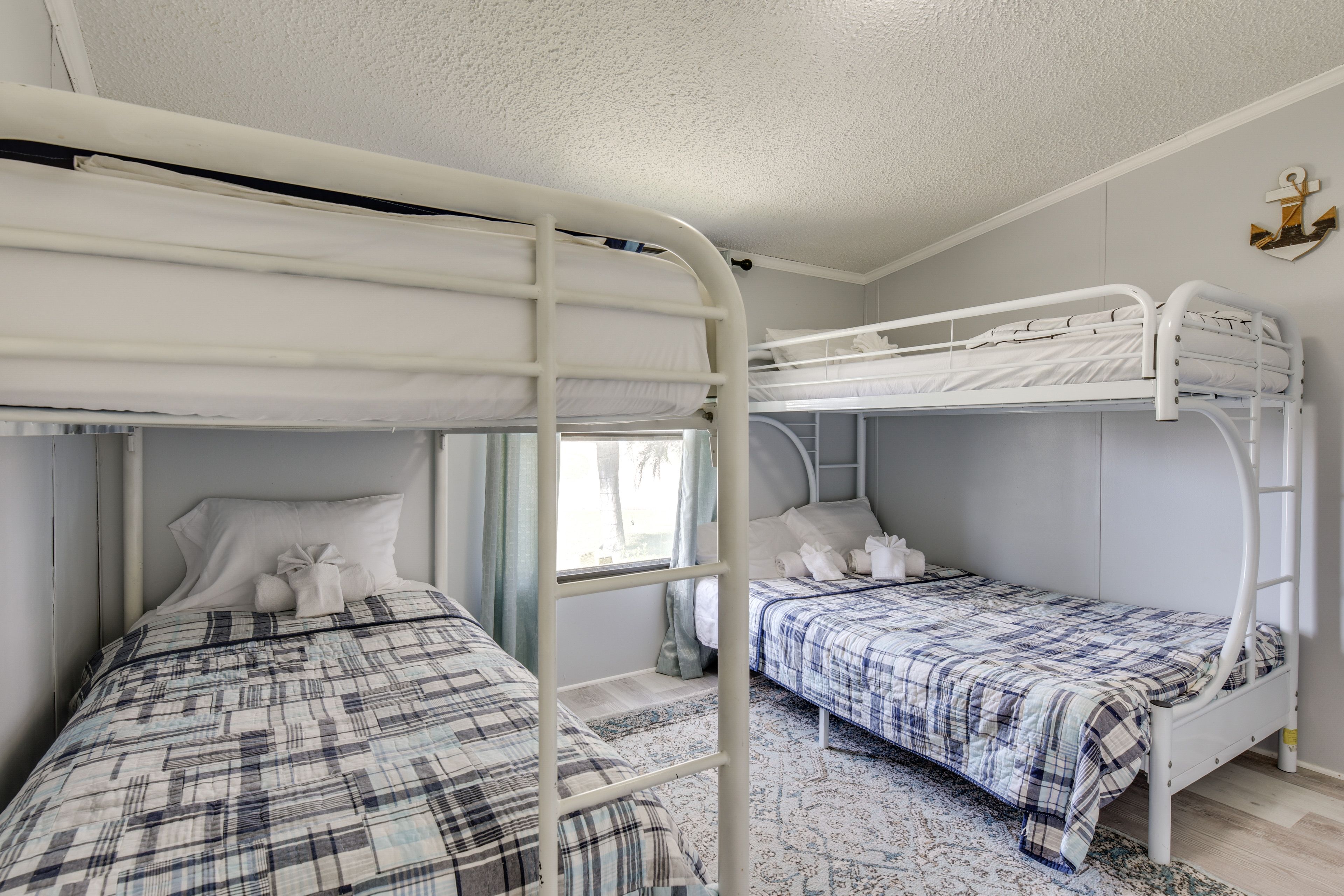 Bedroom 2 | Twin Bunk Bed | Twin/Full Bunk Bed