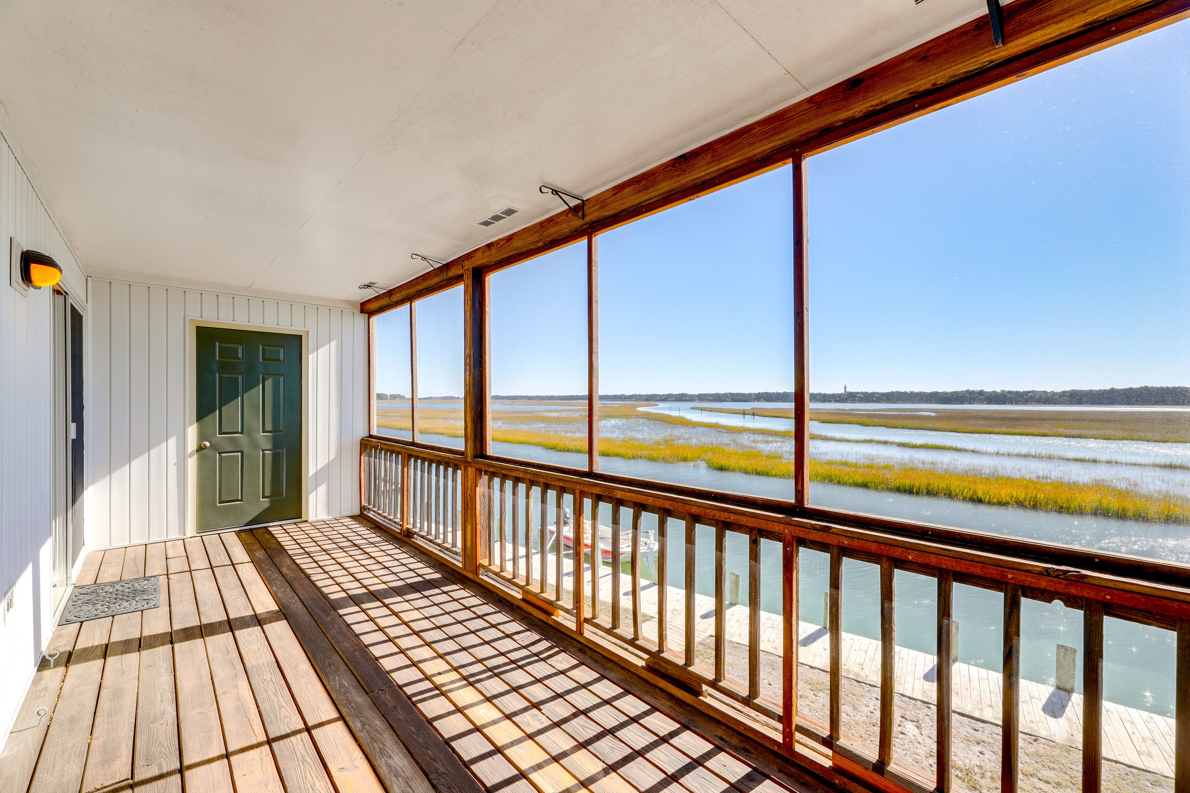 Screened Porch | Water & Lighthouse Views